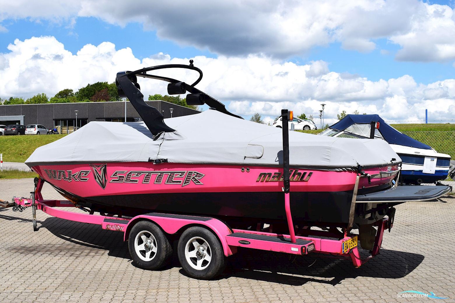Malibu – 23LSV Wake Setter – MASSIVT NEDSAT