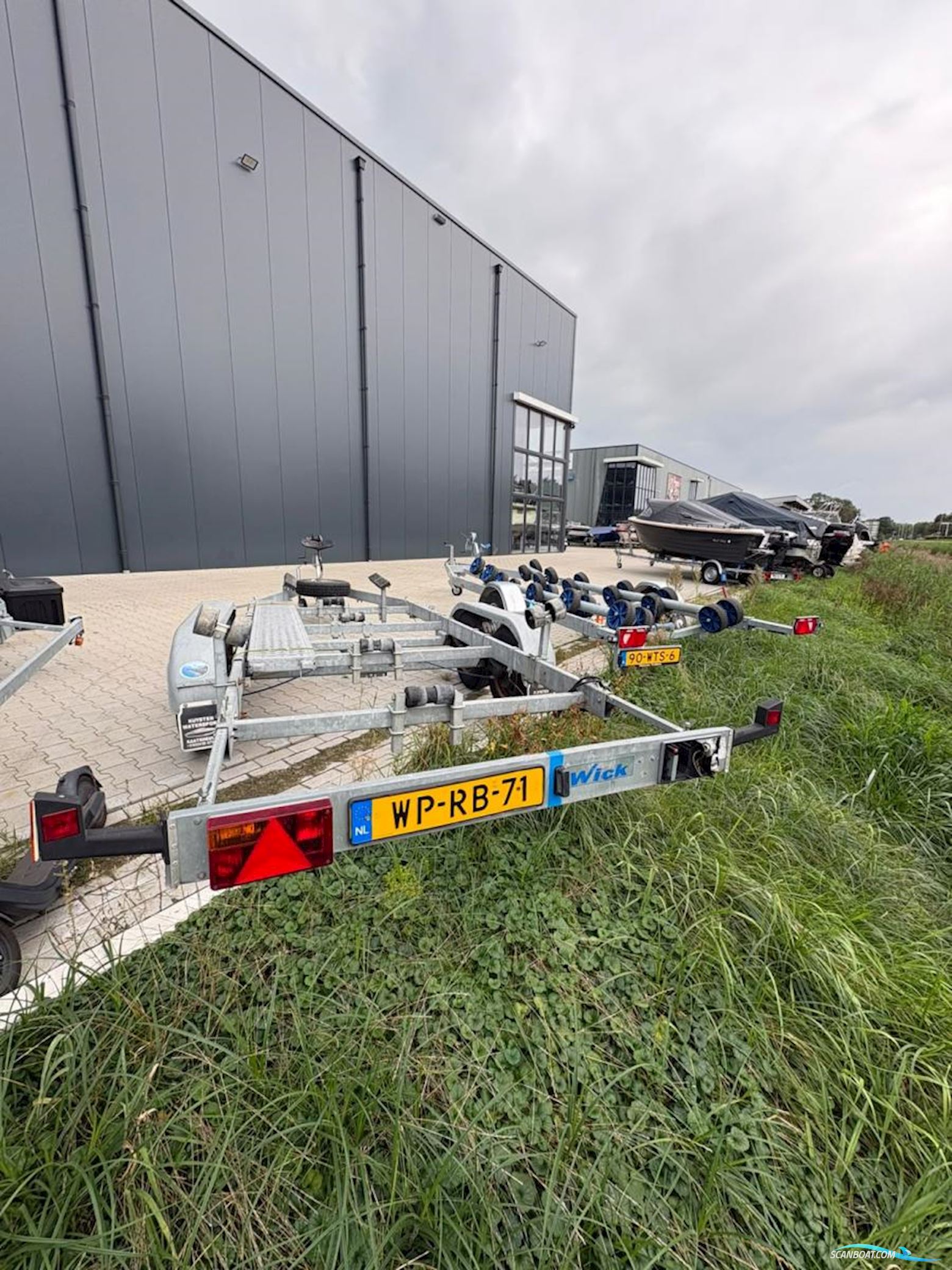 Marlin trailier 2200