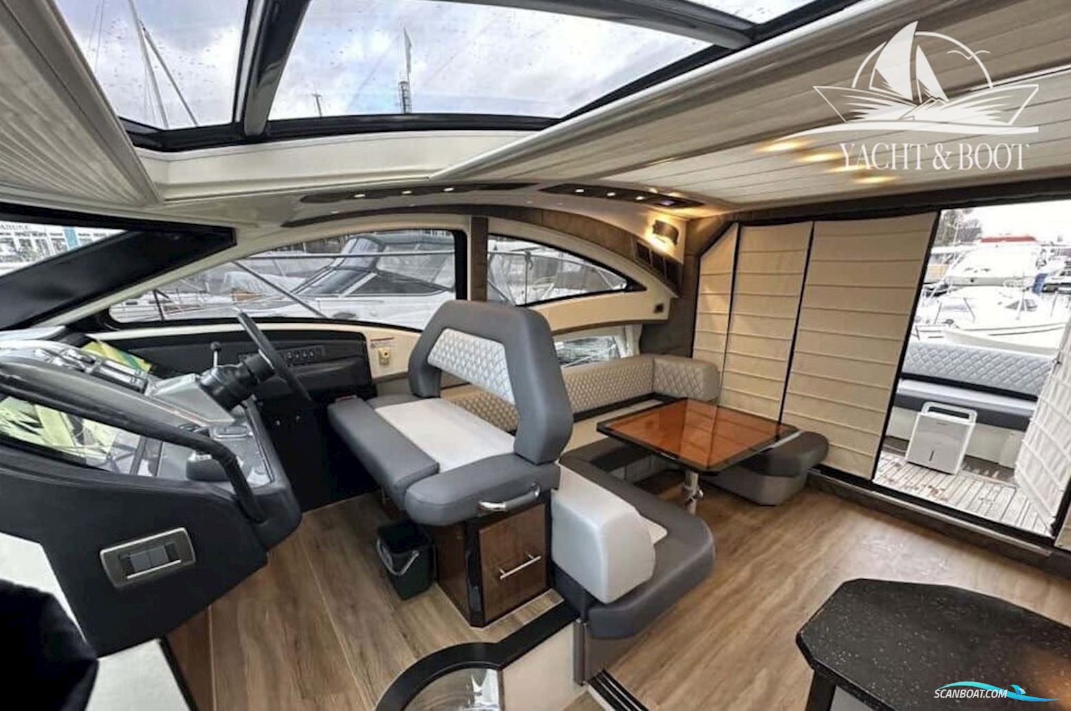 Marquis 420 Sport Coupe