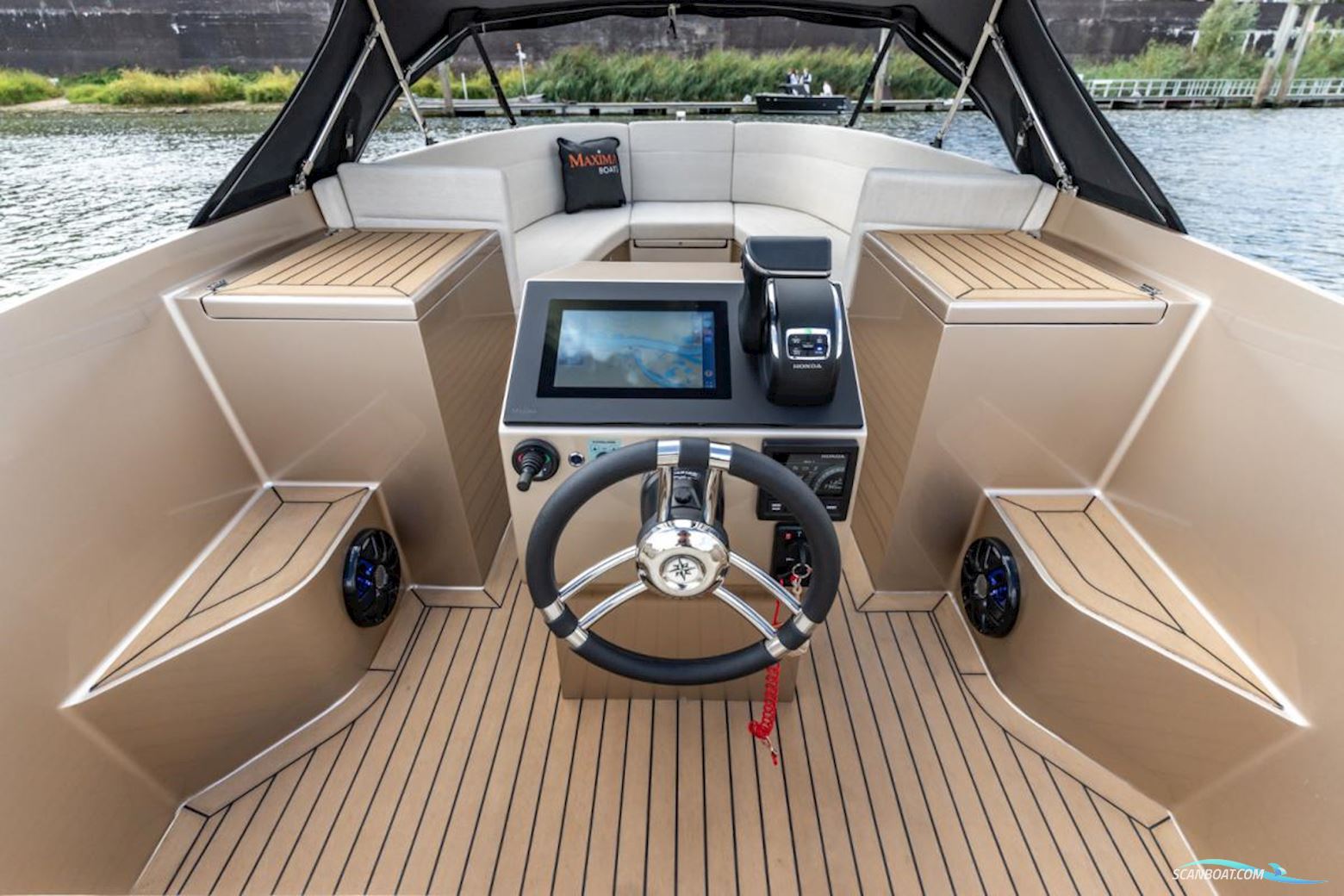 Maxima 580 Sport Lounge