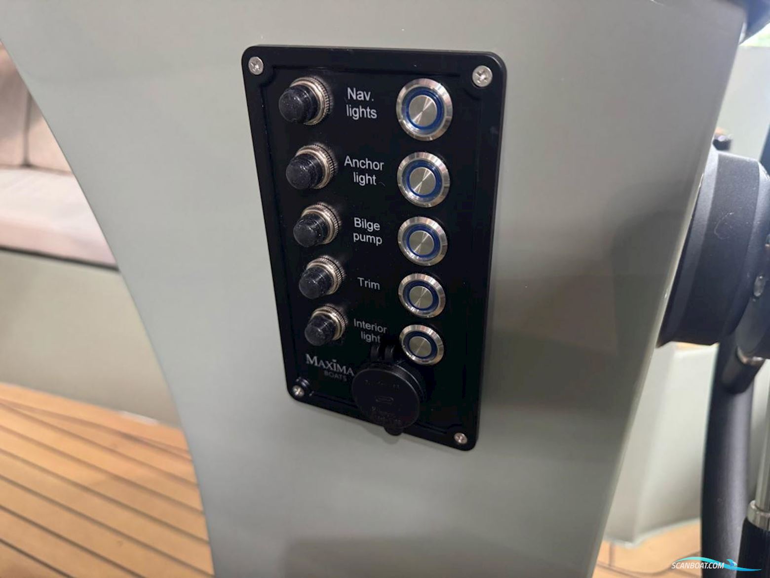 Maxima 630 Tender met boegschroef