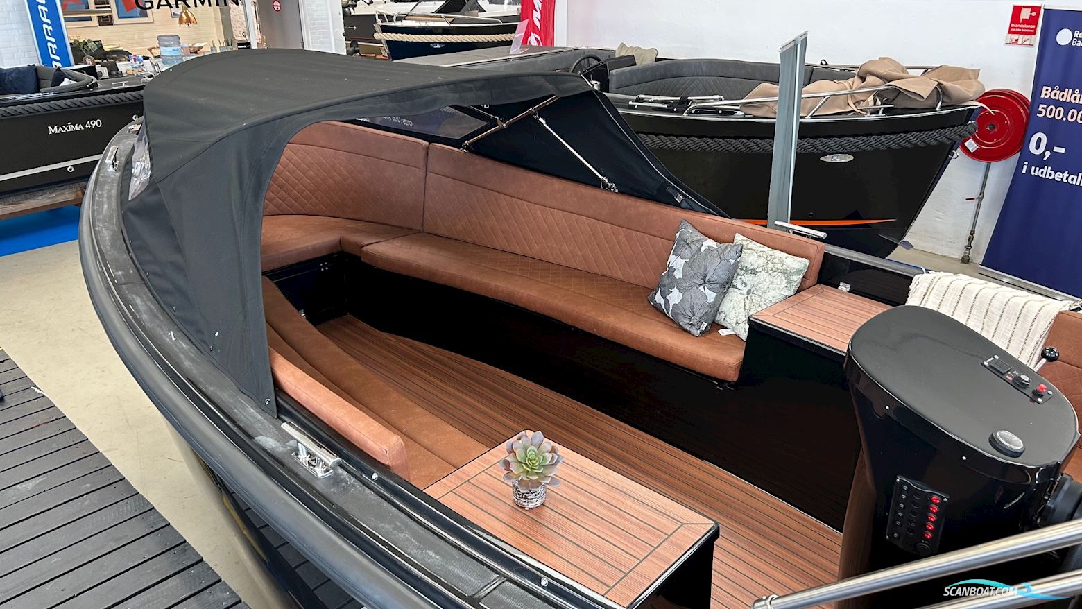 Maxima 650 Flying Lounge