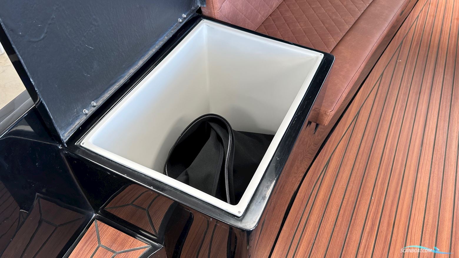 Maxima 750 Flying lounge