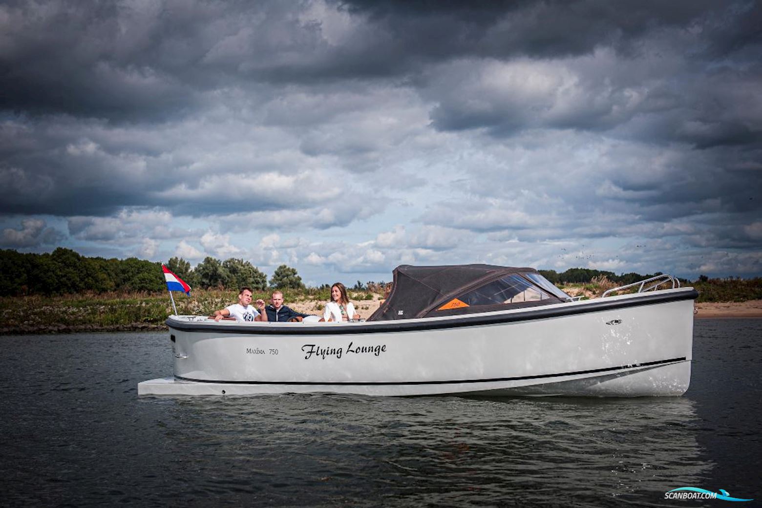 Maxima 750 Flying lounge