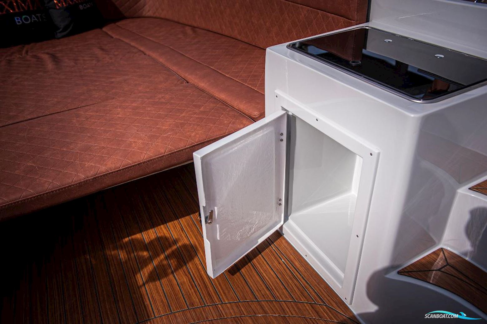 Maxima 750 Flying lounge