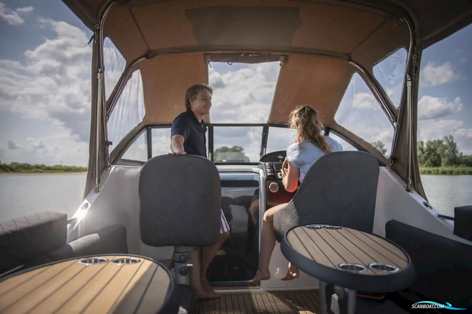Maxima 920 Cabin