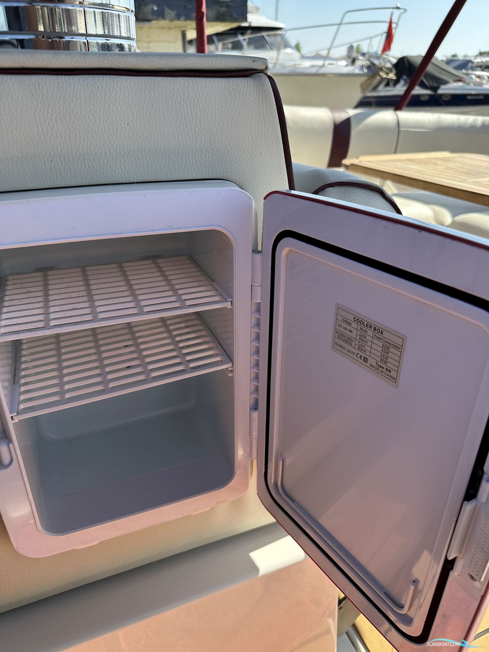 Maxum 2300