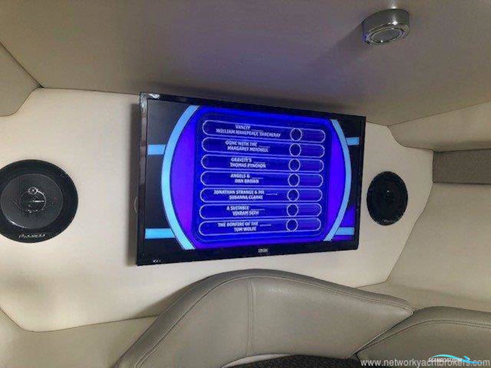 Maxum 2500SE