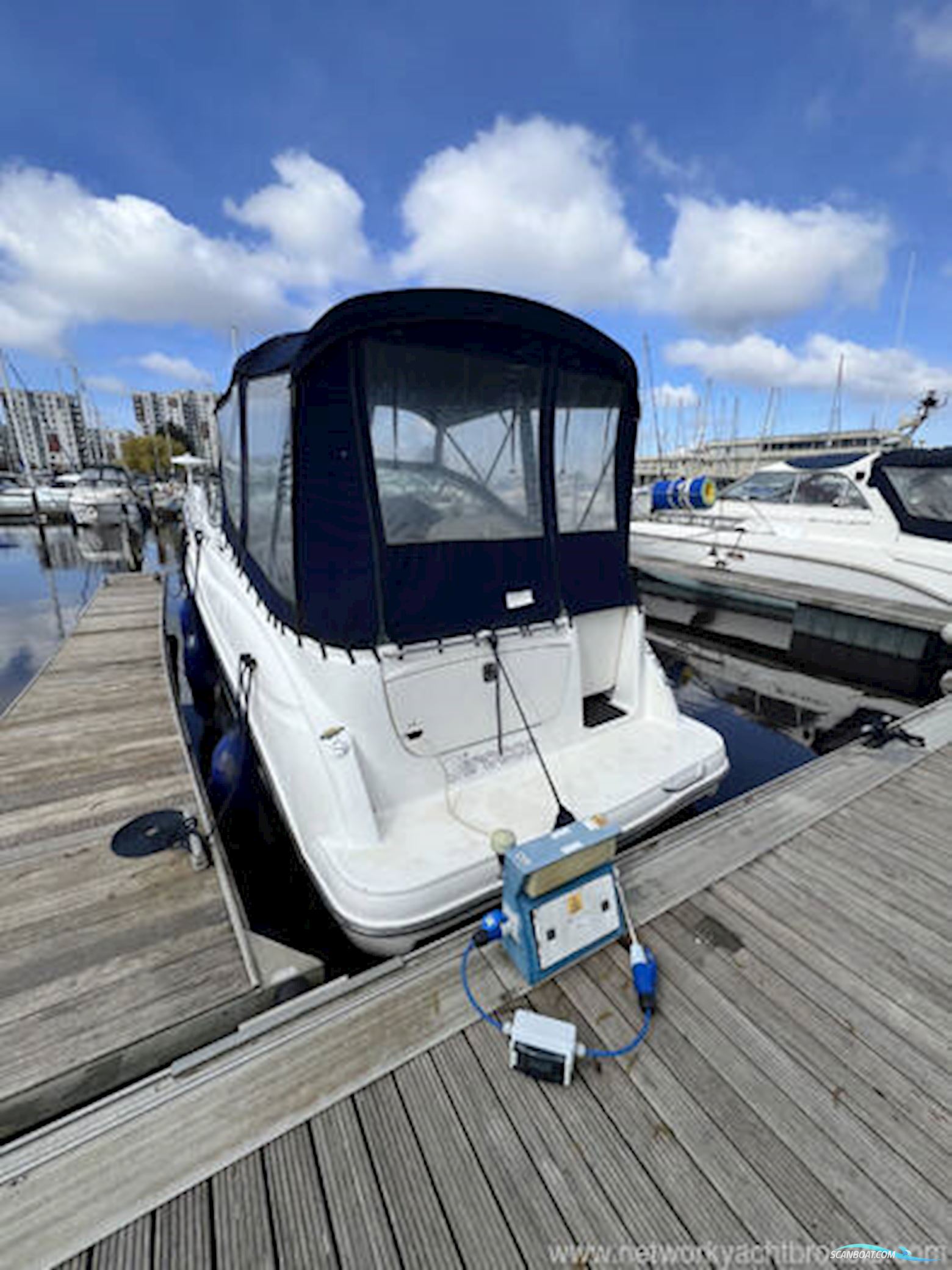 Maxum 2500SE