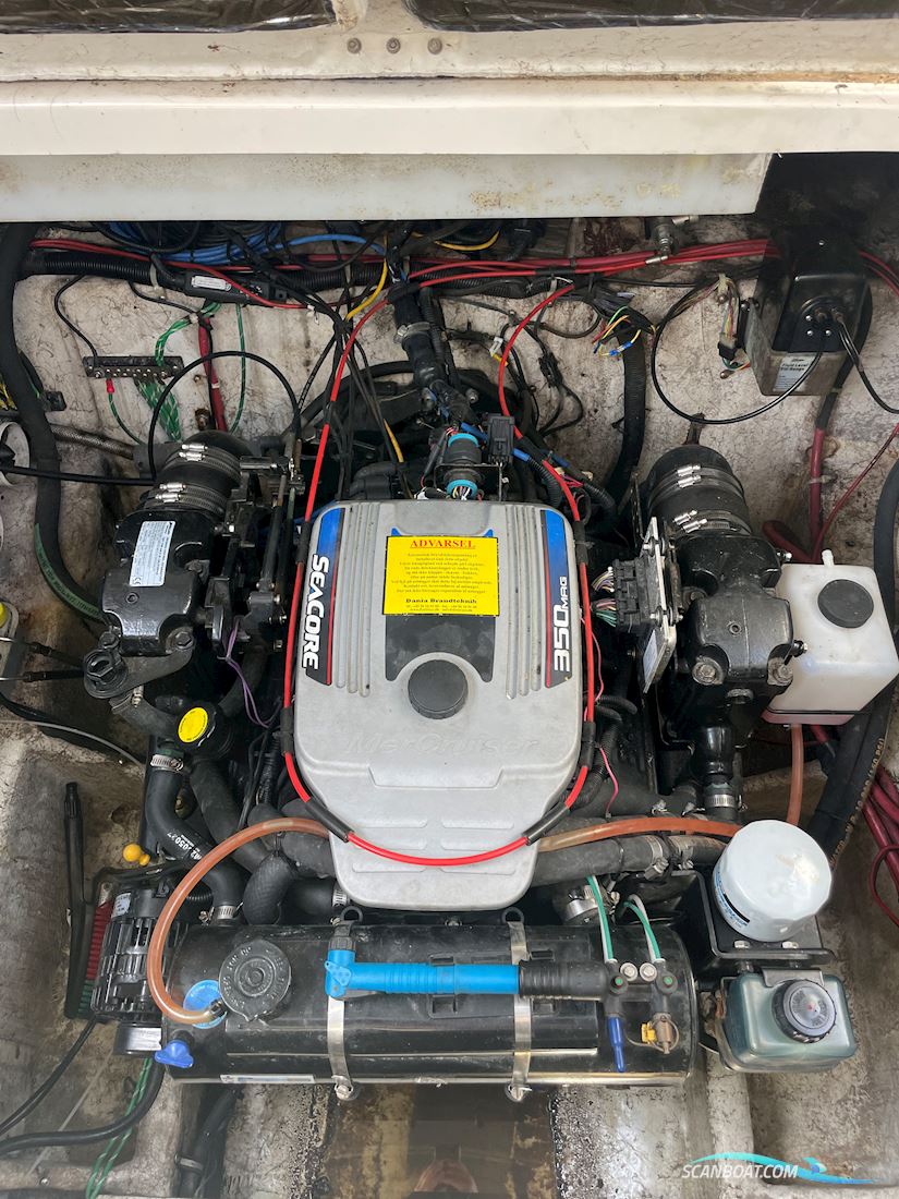 Maxum 2700 Scr