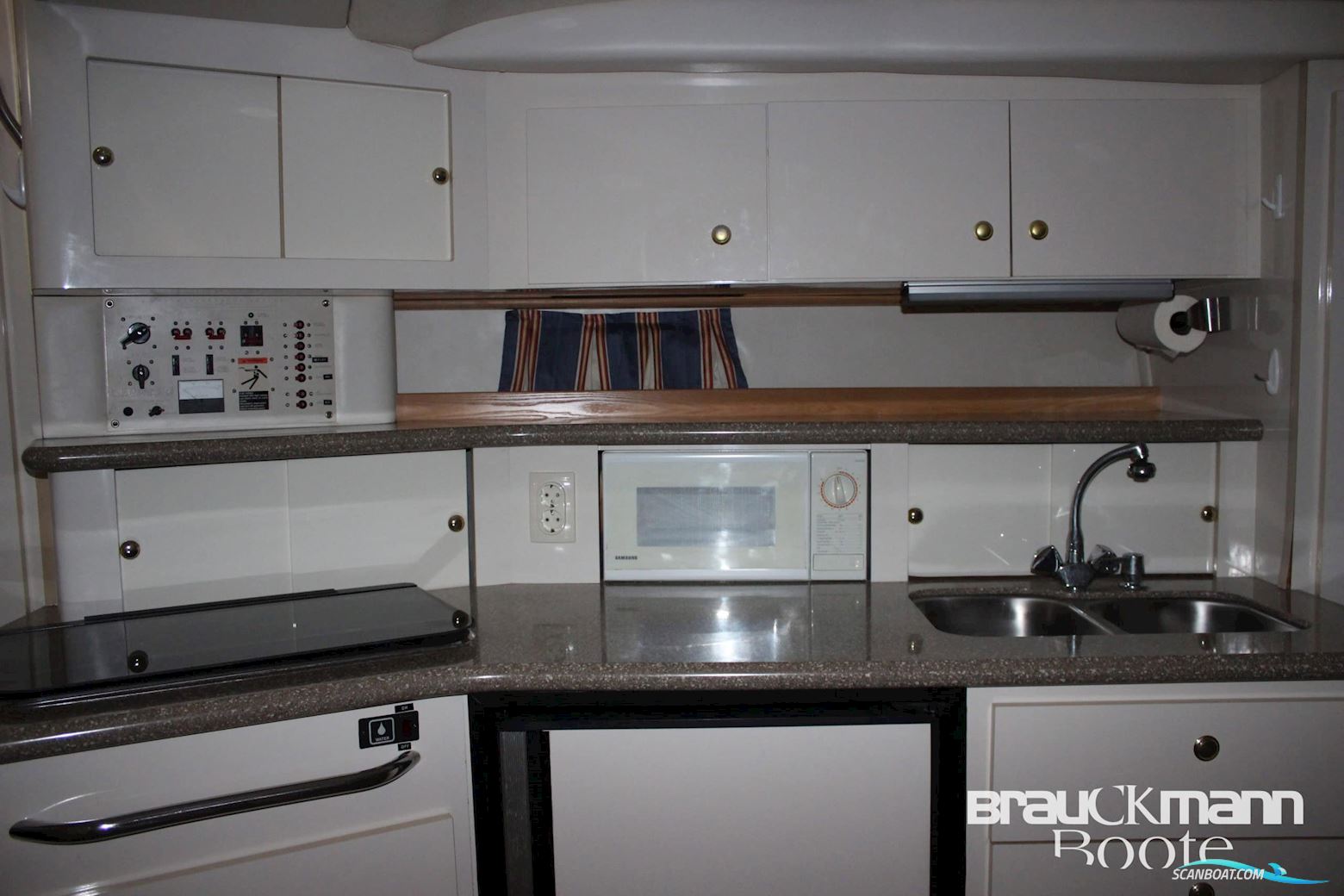Maxum 3300 SCR