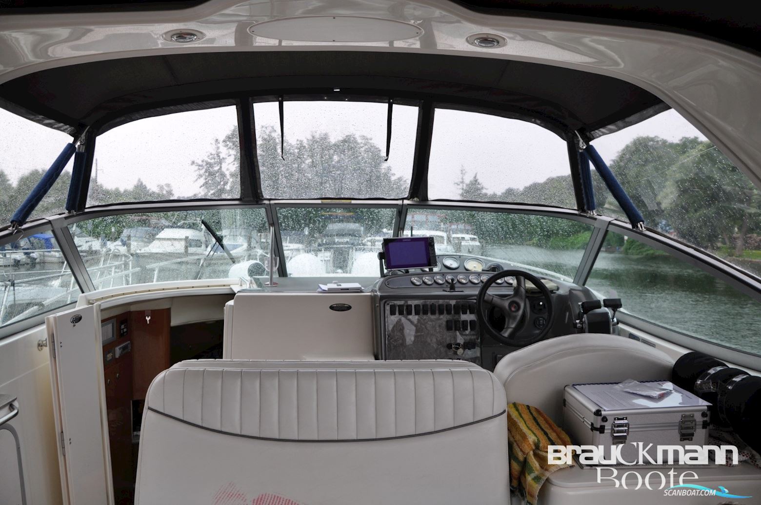 Maxum 3300 SE