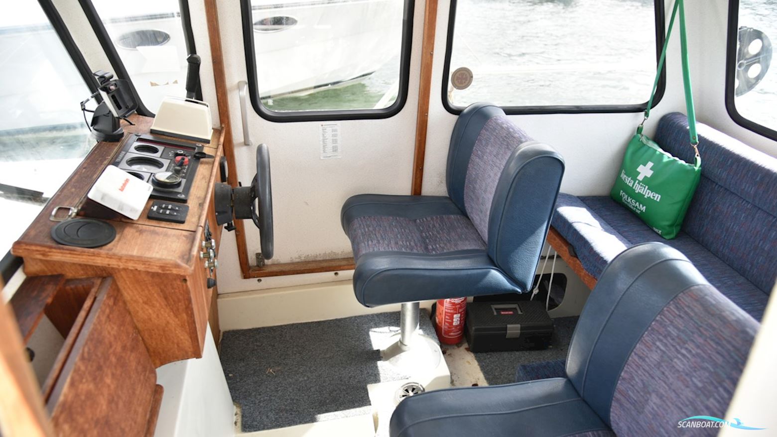 Minor 6400 Walk Round Cabin
