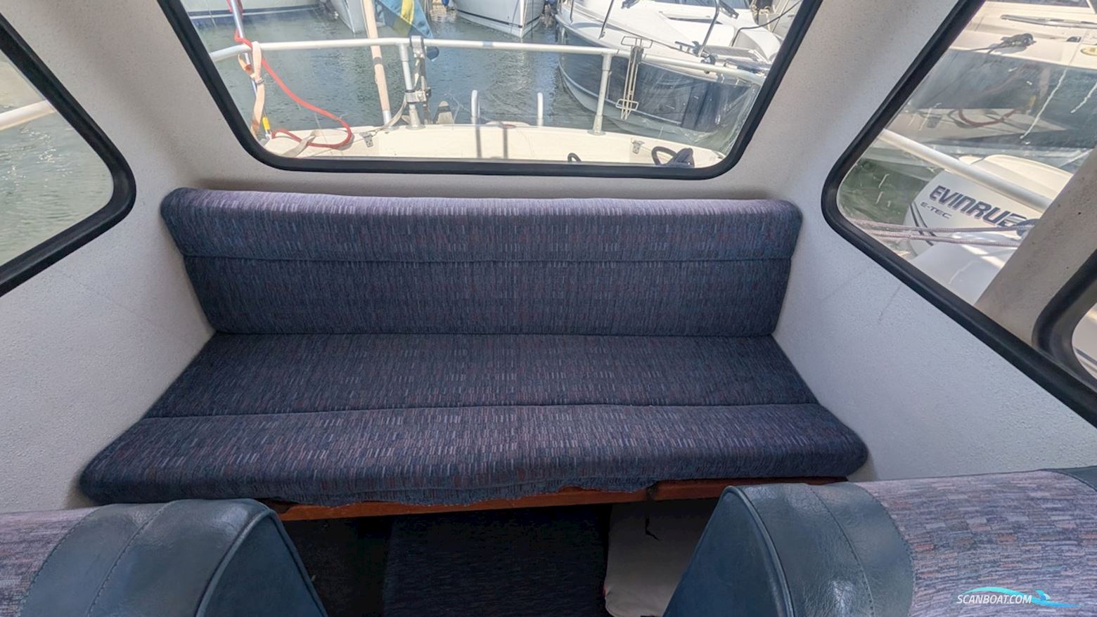 Minor 6400 Walk Round Cabin