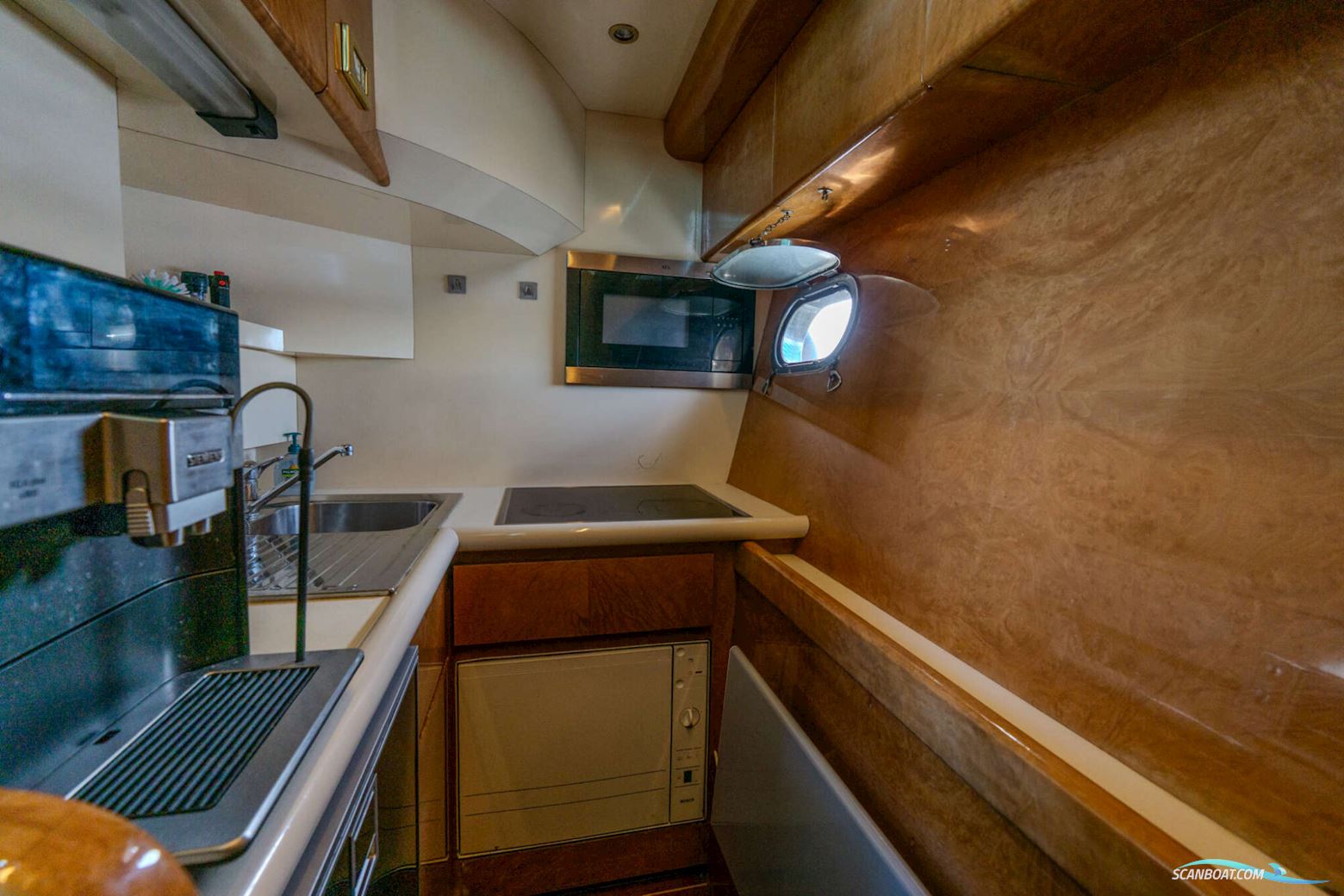 Mochi Craft 43 Flybridge