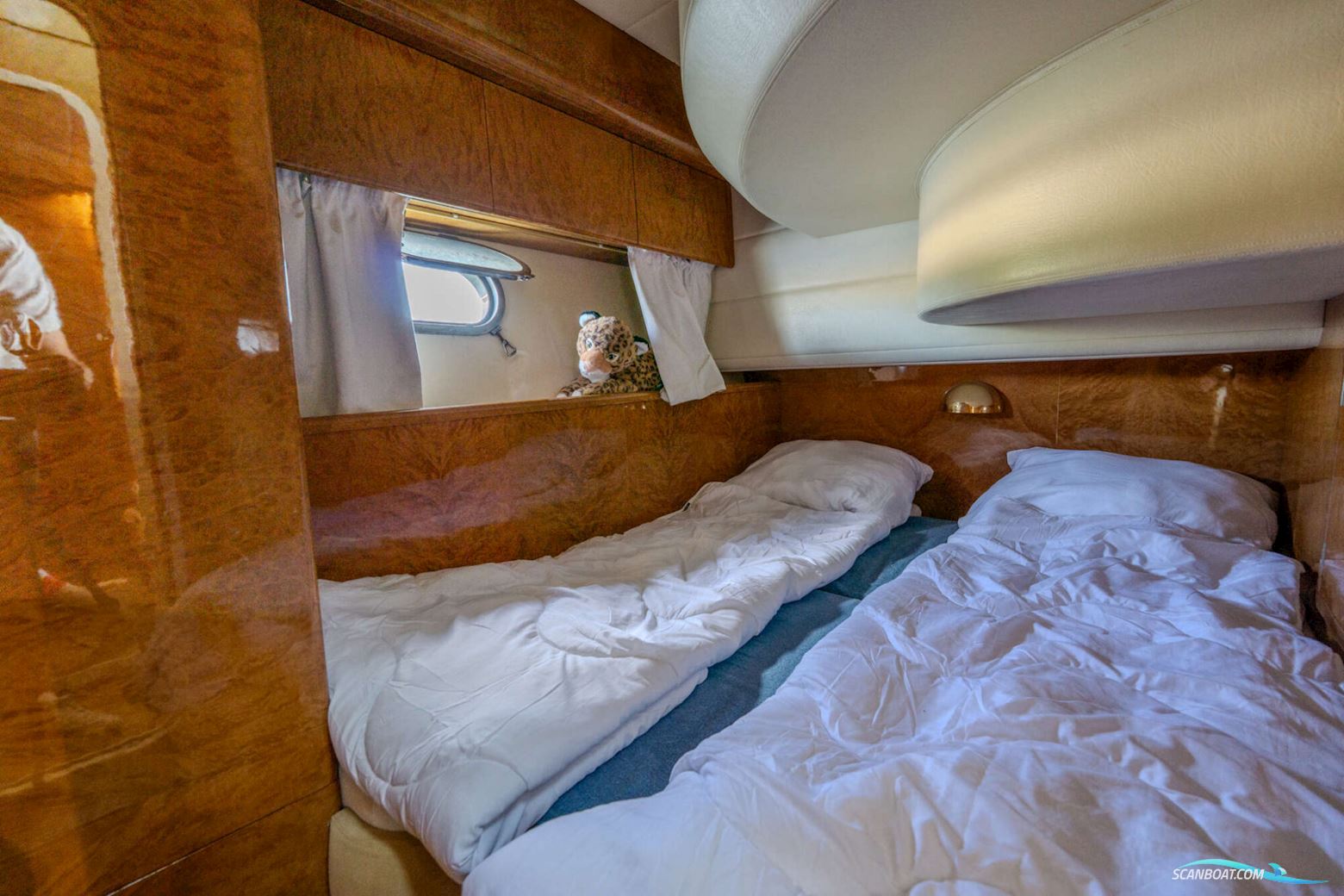 Mochi Craft 43 Flybridge