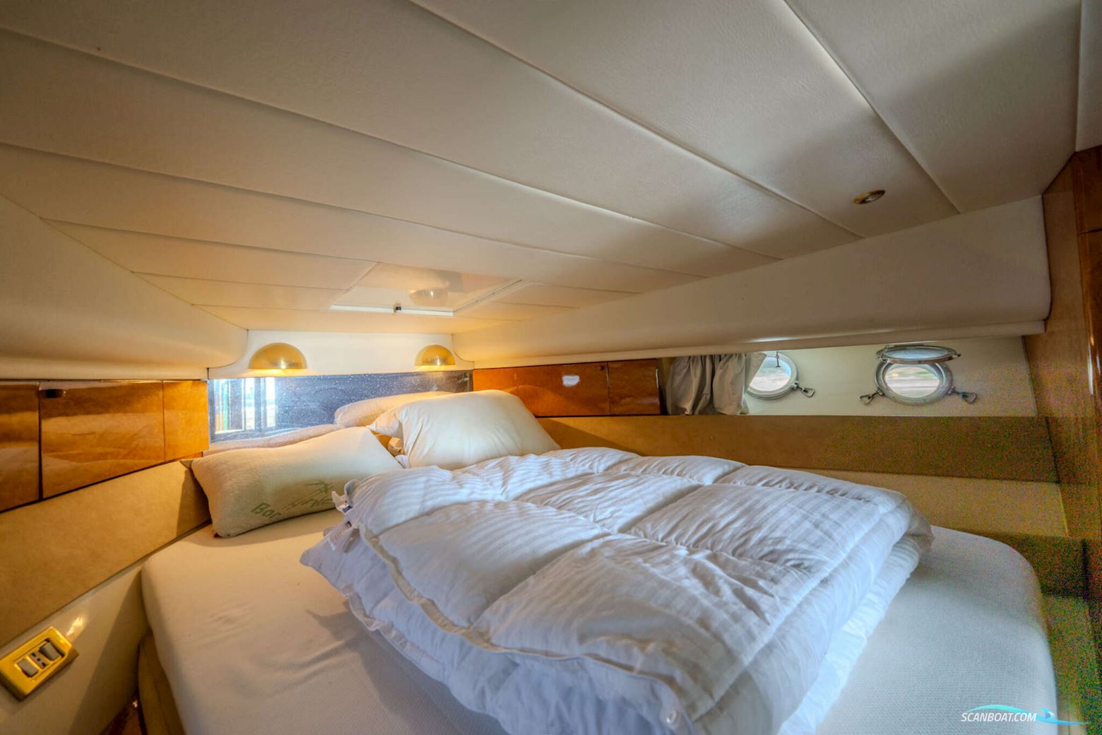 Mochi Craft 43 Flybridge