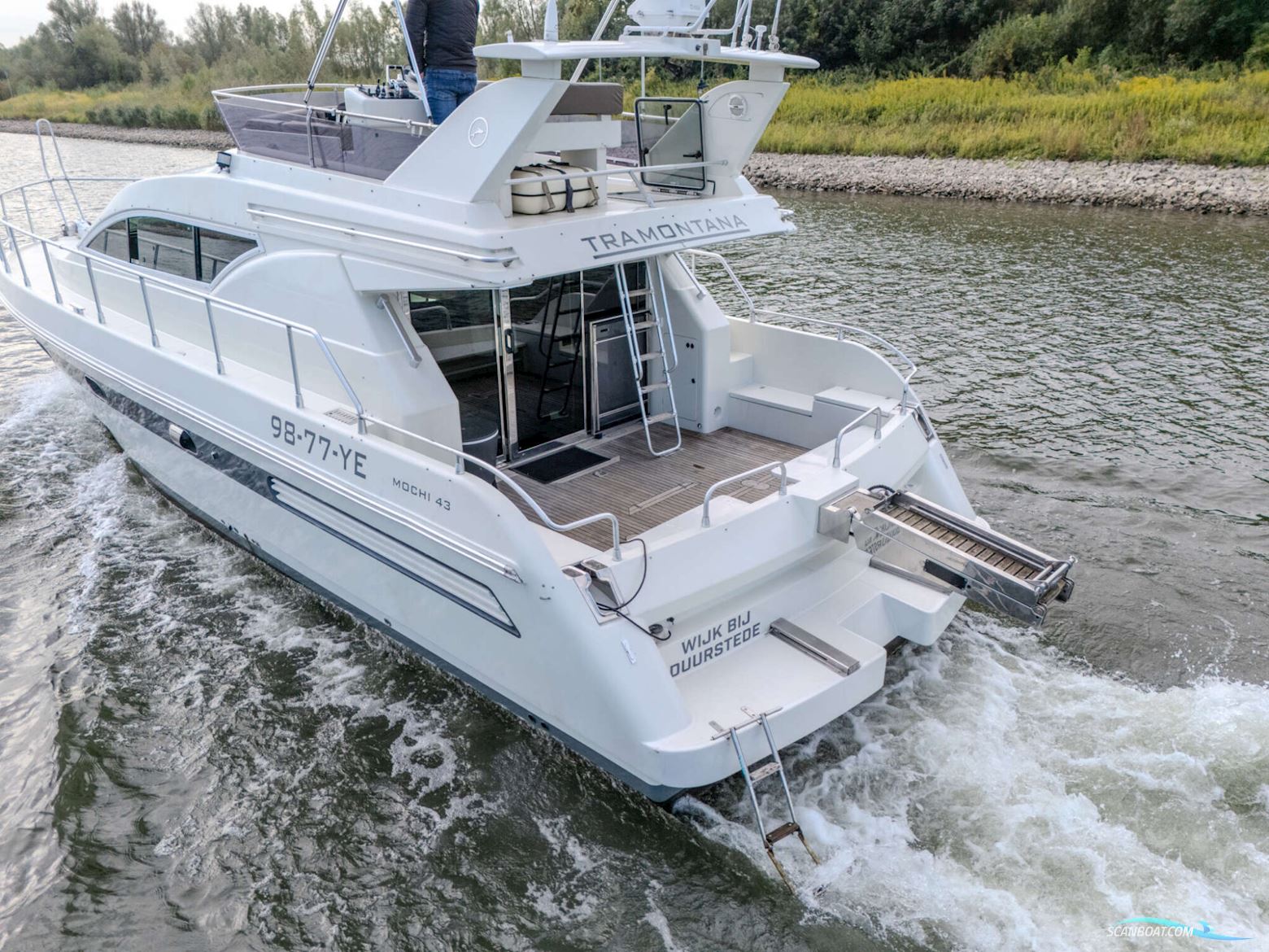 Mochi Craft 43 Flybridge