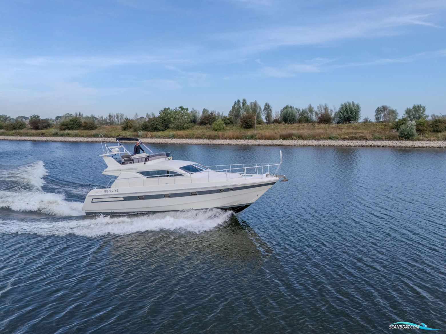 Mochi Craft 43 Flybridge