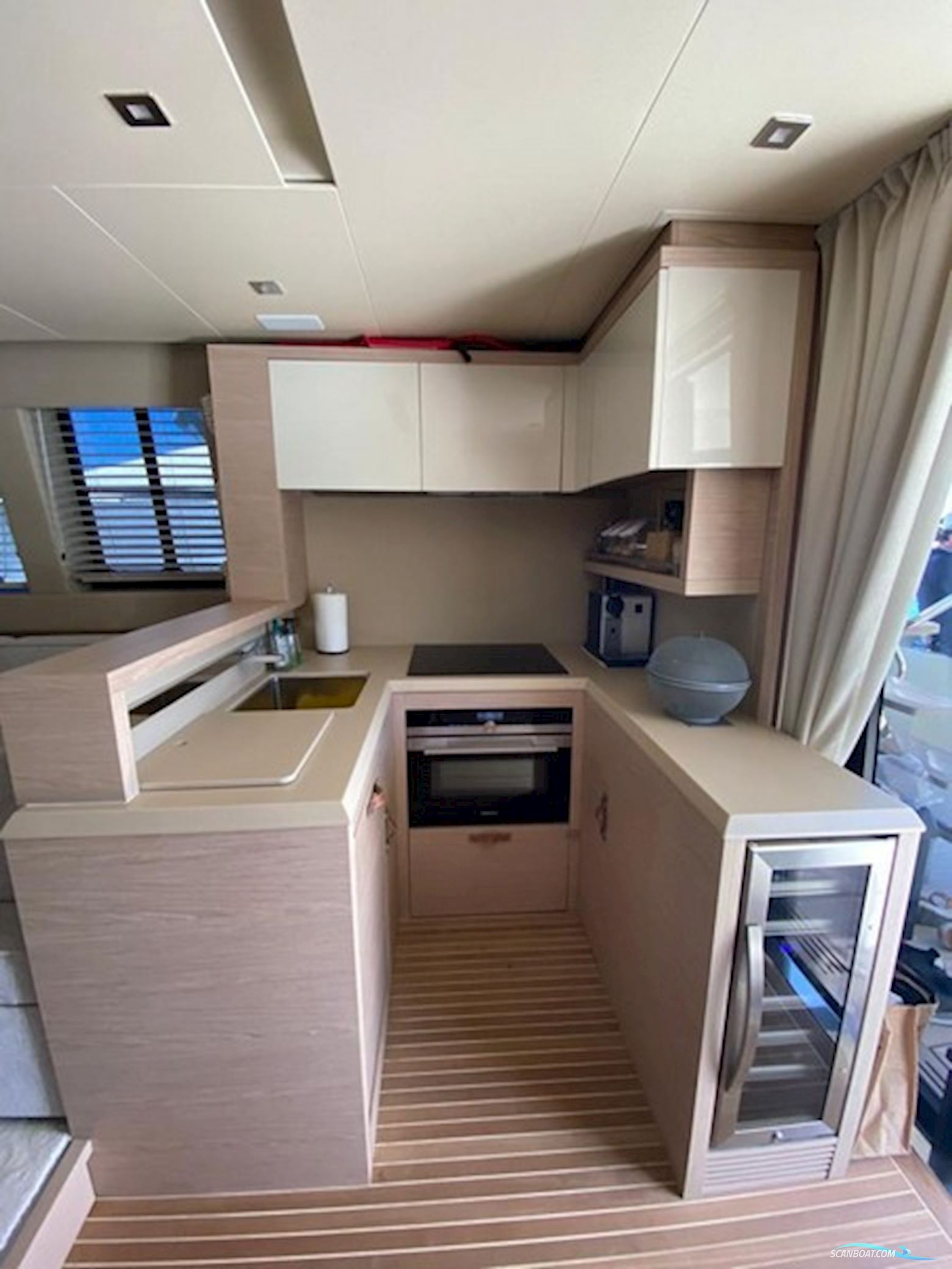 Monte Carlo Yachts 6