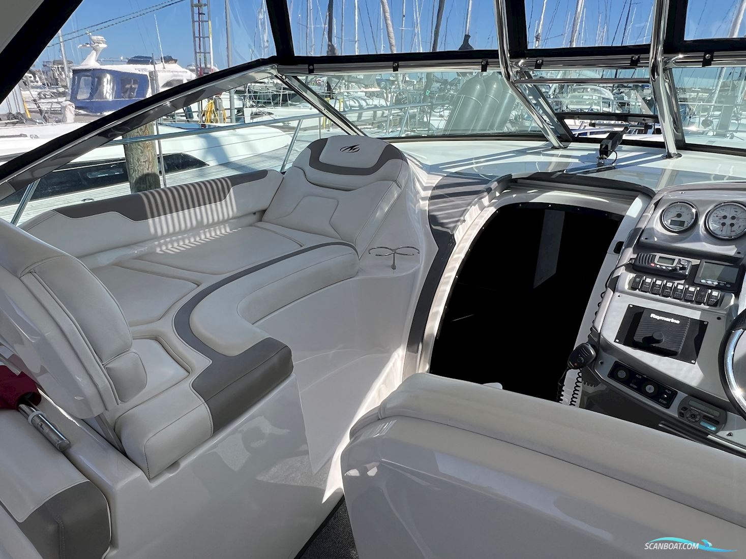 Monterery 415 Sport Yacht