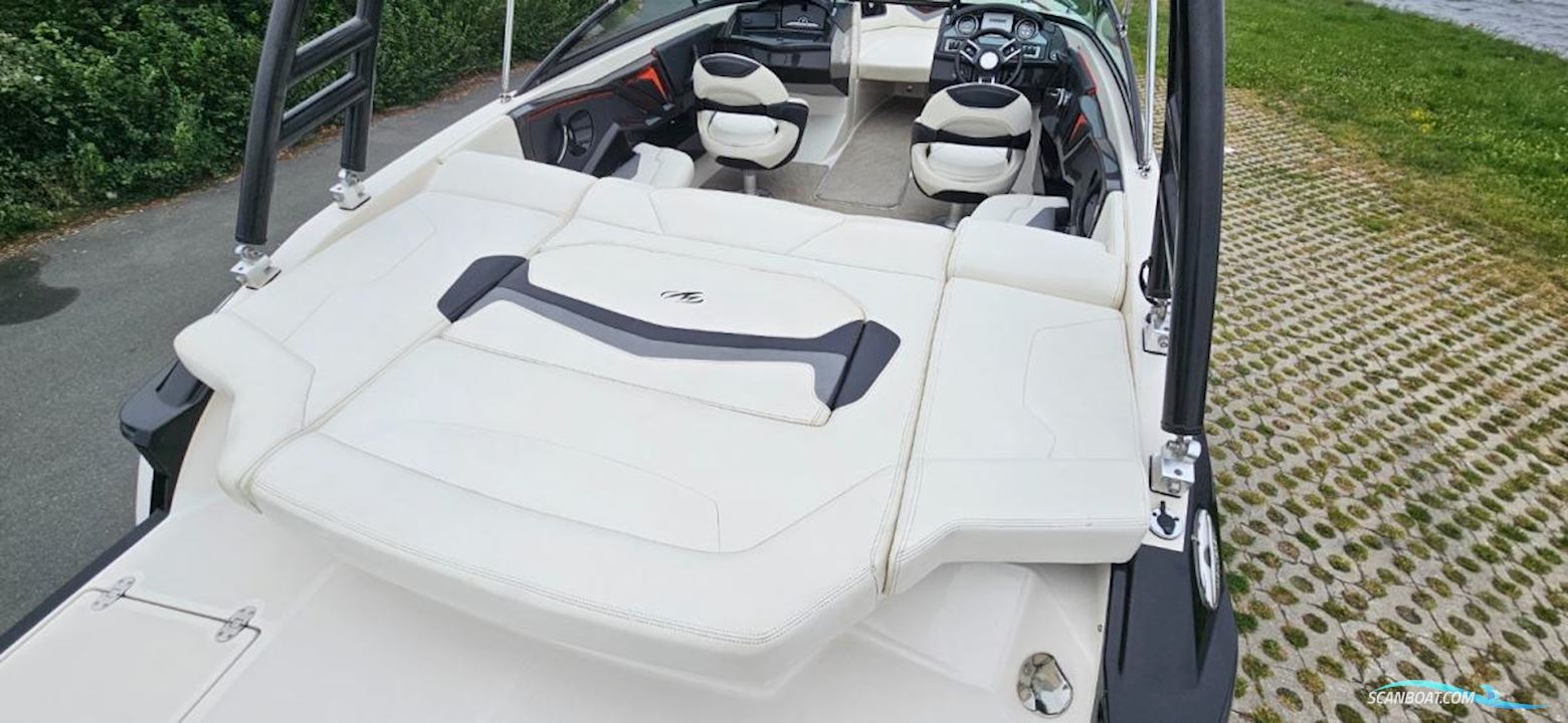 Monterey  238 Super Sport