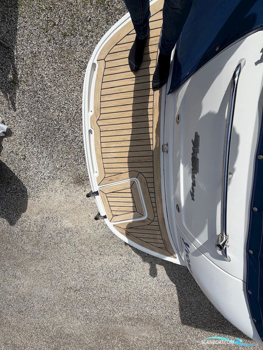 Monterey 245