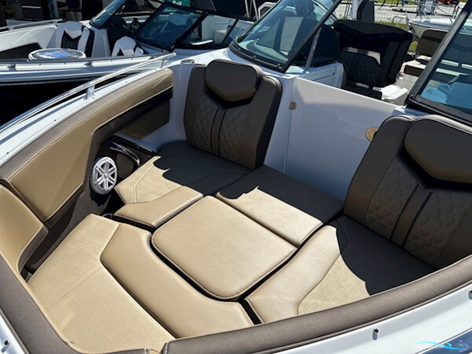Monterey 255 SS, Mercury F350 V10