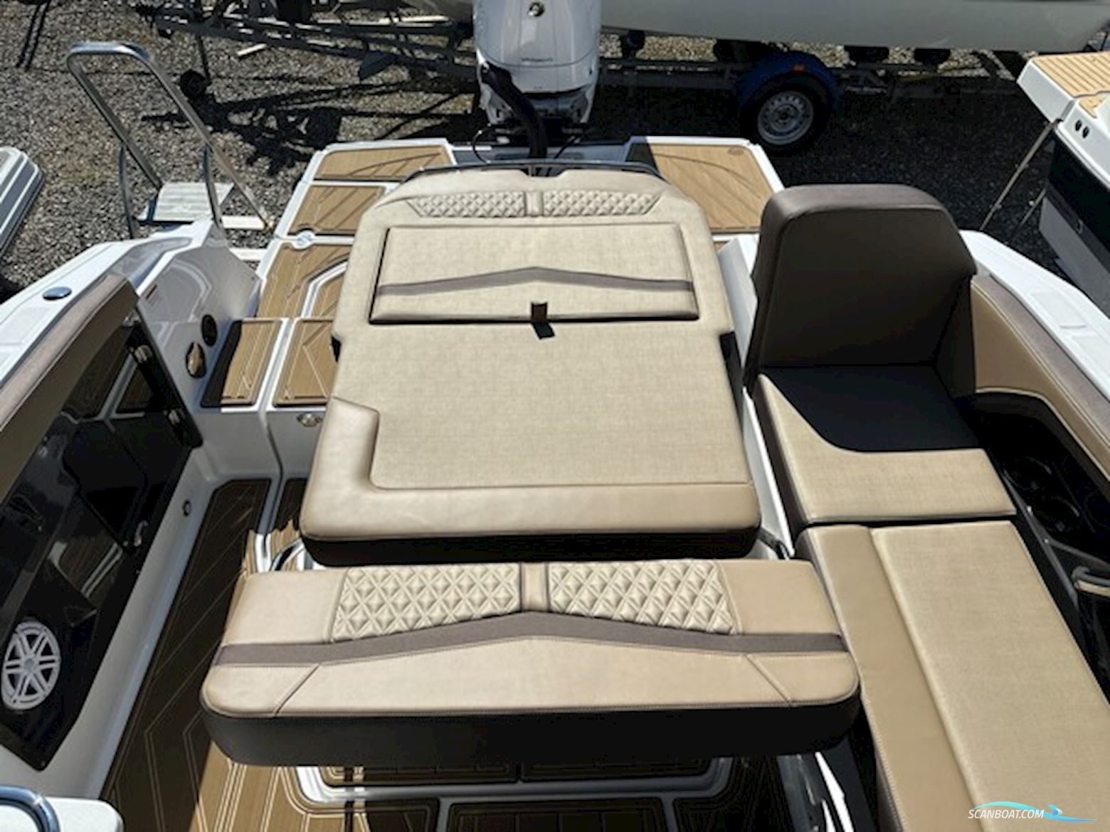 Monterey 255 SS, Mercury F350 V10
