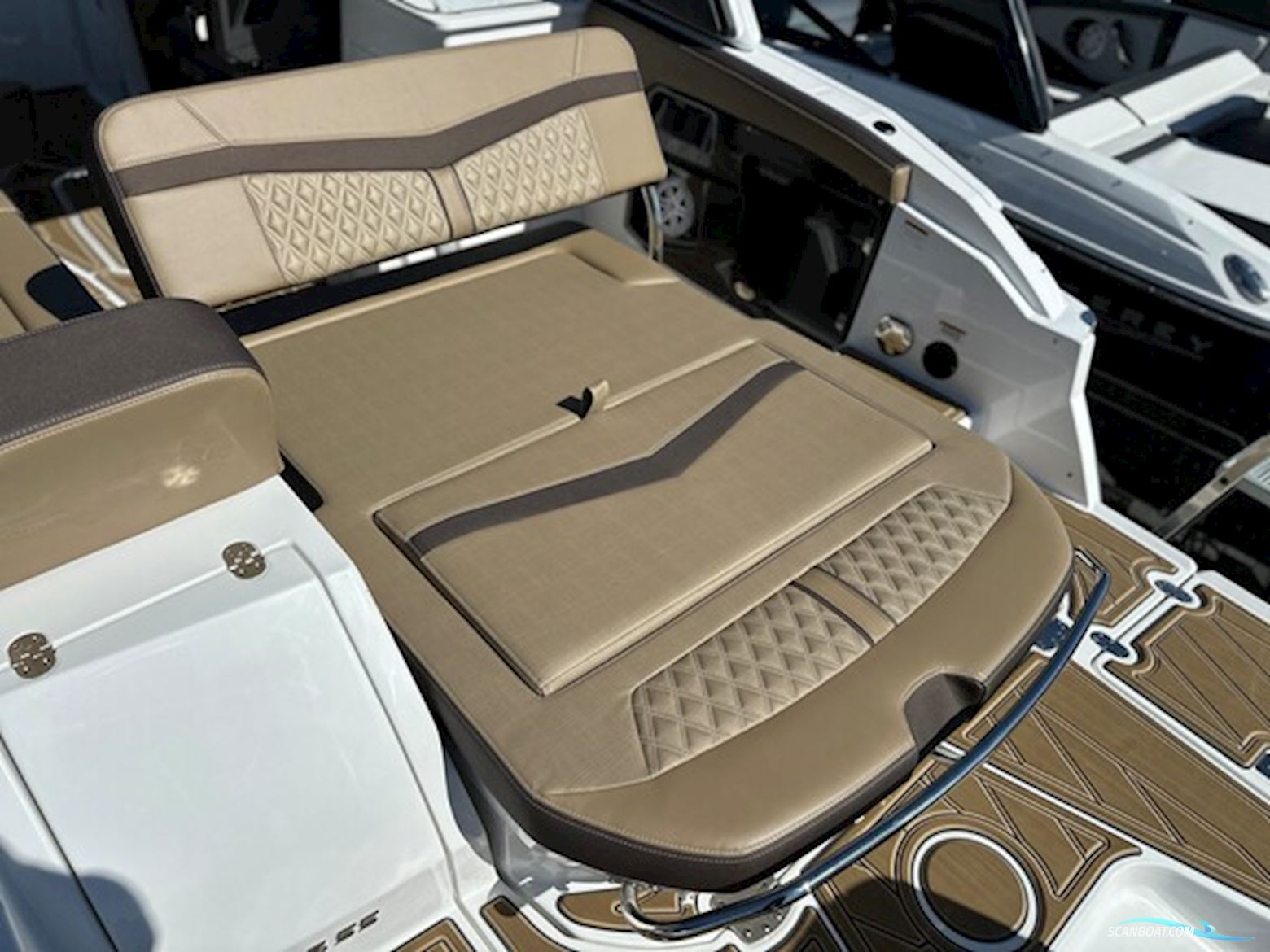 Monterey 255 SS, Mercury F350 V10