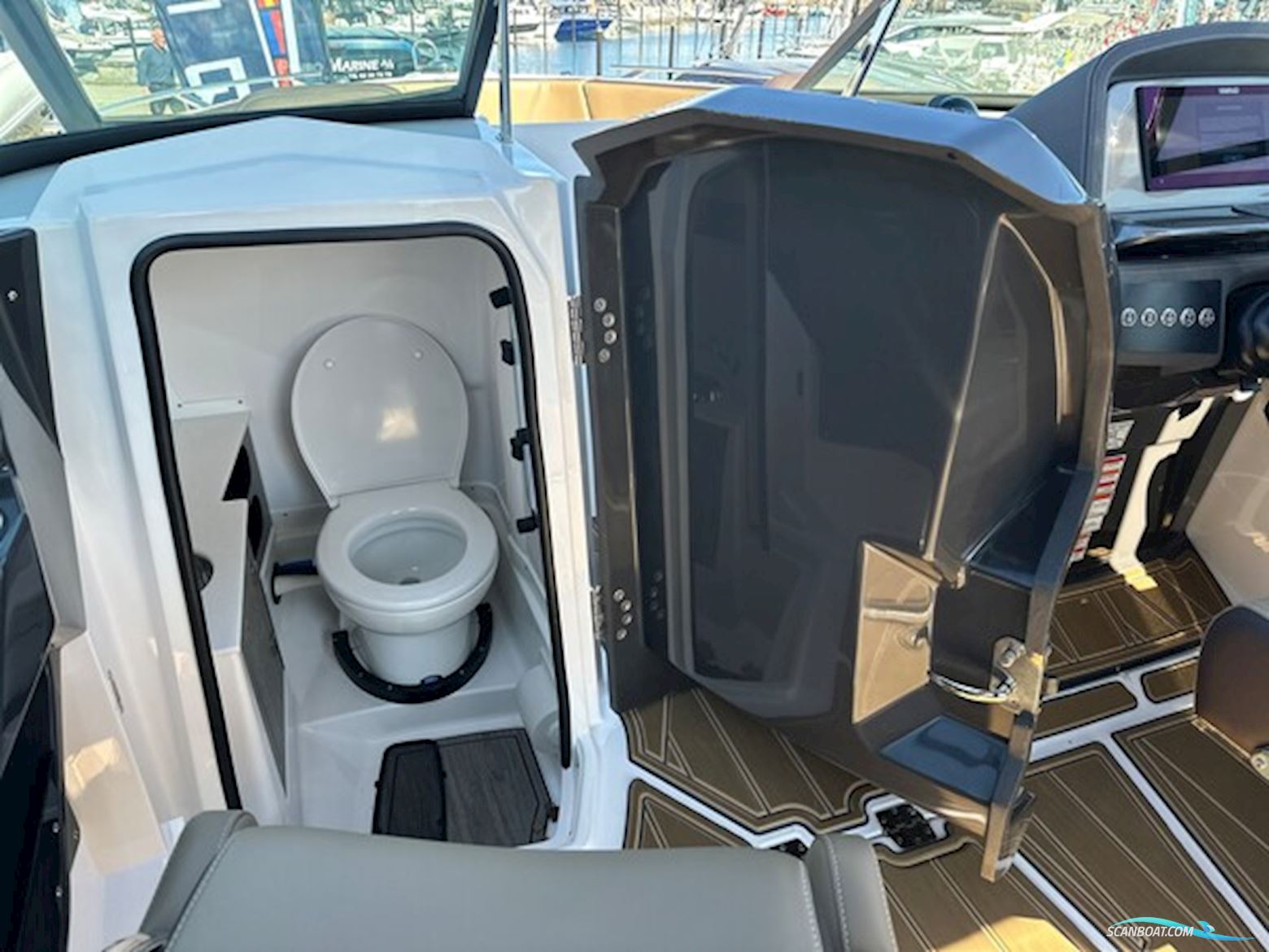 Monterey 255 SS, Mercury F350 V10