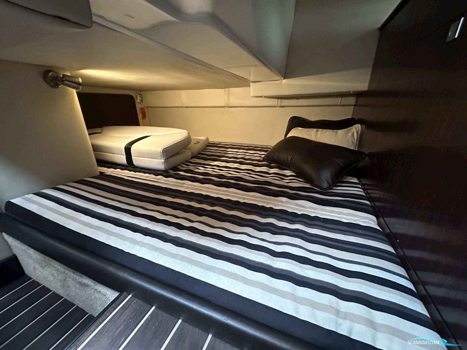 Monterey 275 Sport Yacht