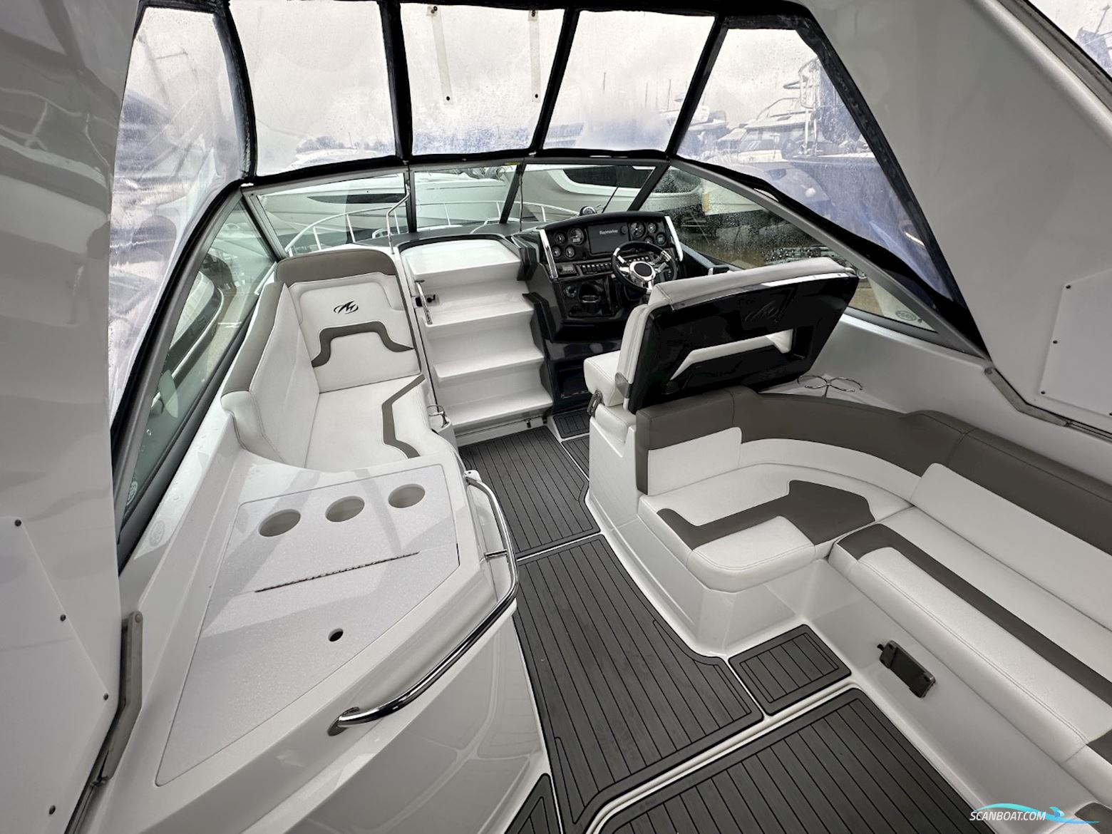 Monterey 275 Sport Yacht