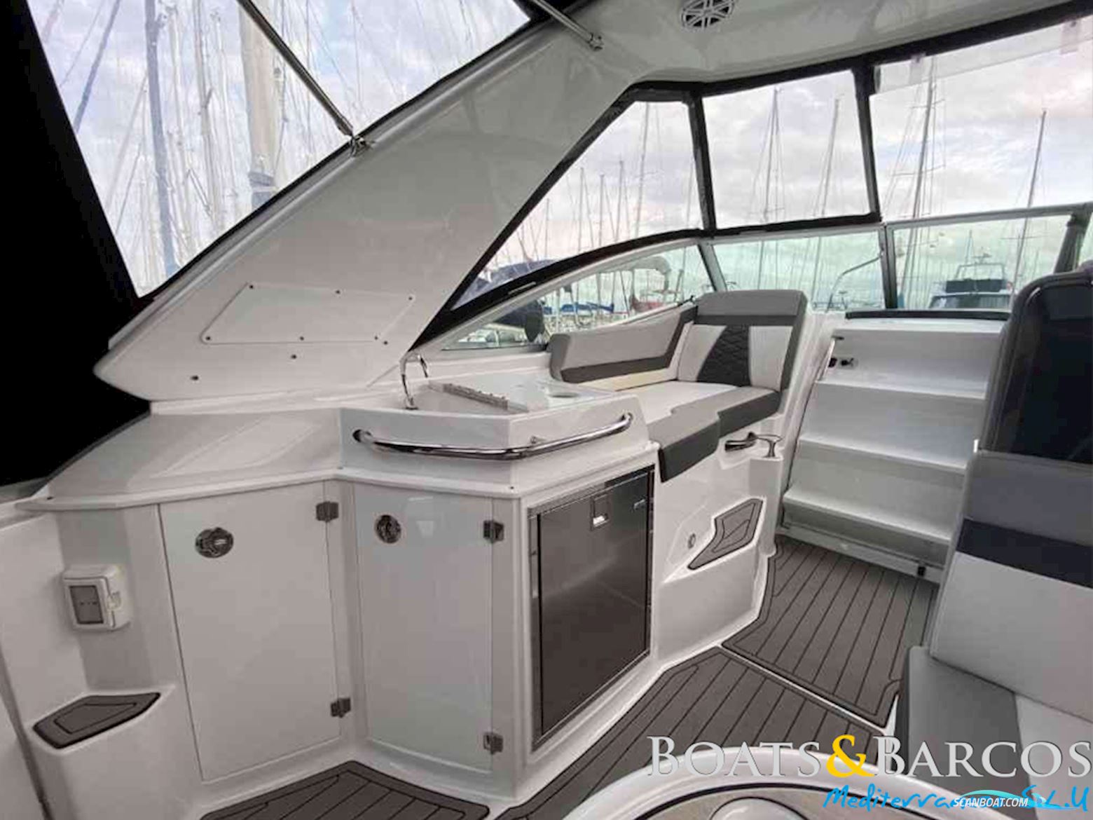 Monterey 295 Sport Yacht