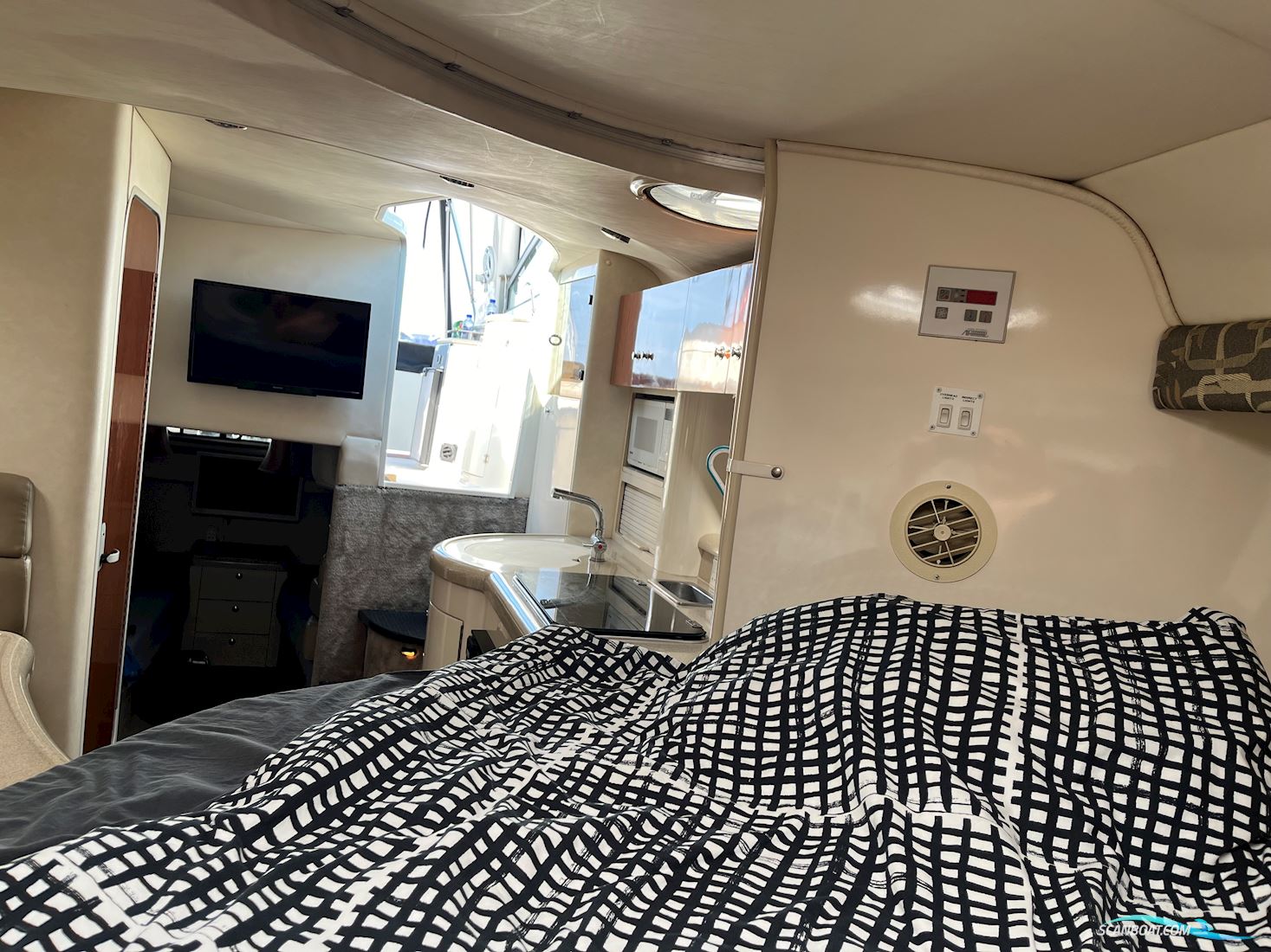 Monterey 322 Cruiser