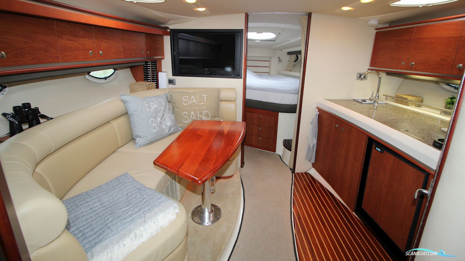 Monterey 350 / 370 Yacht