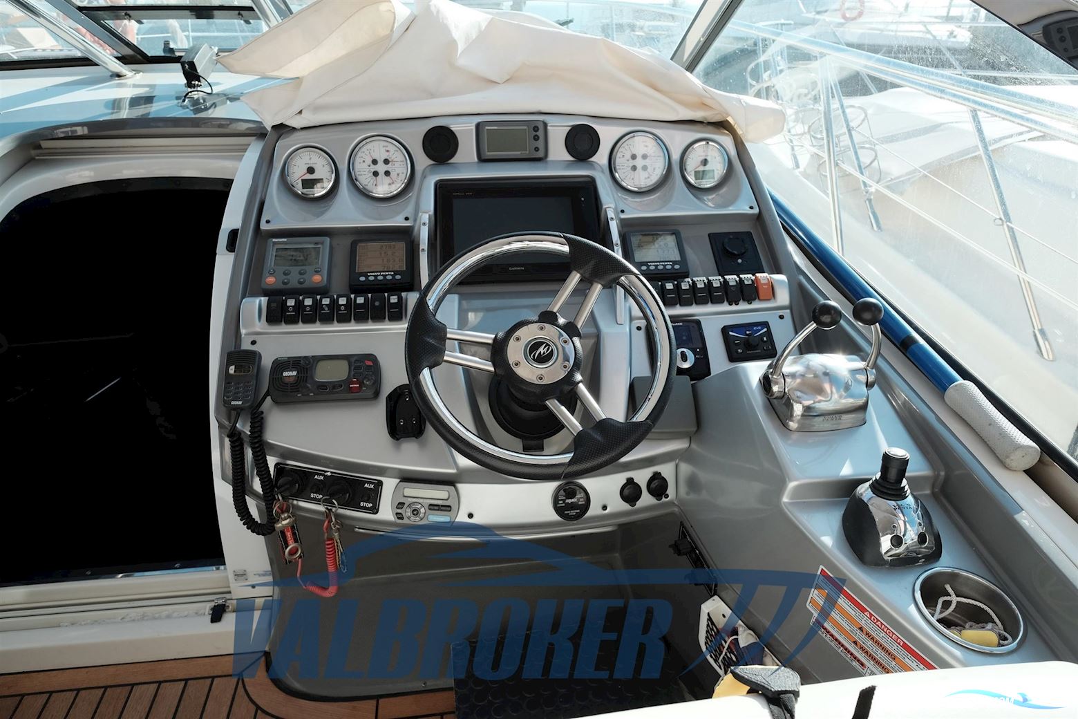 Monterey Boats 415 SY Sport Yacht
