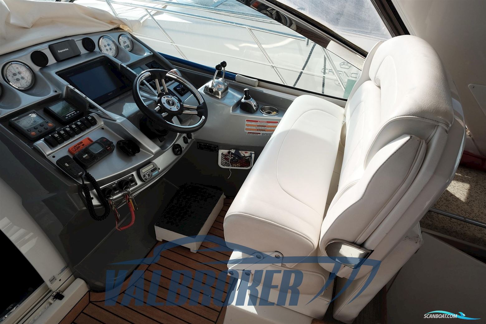 Monterey Boats 415 SY Sport Yacht