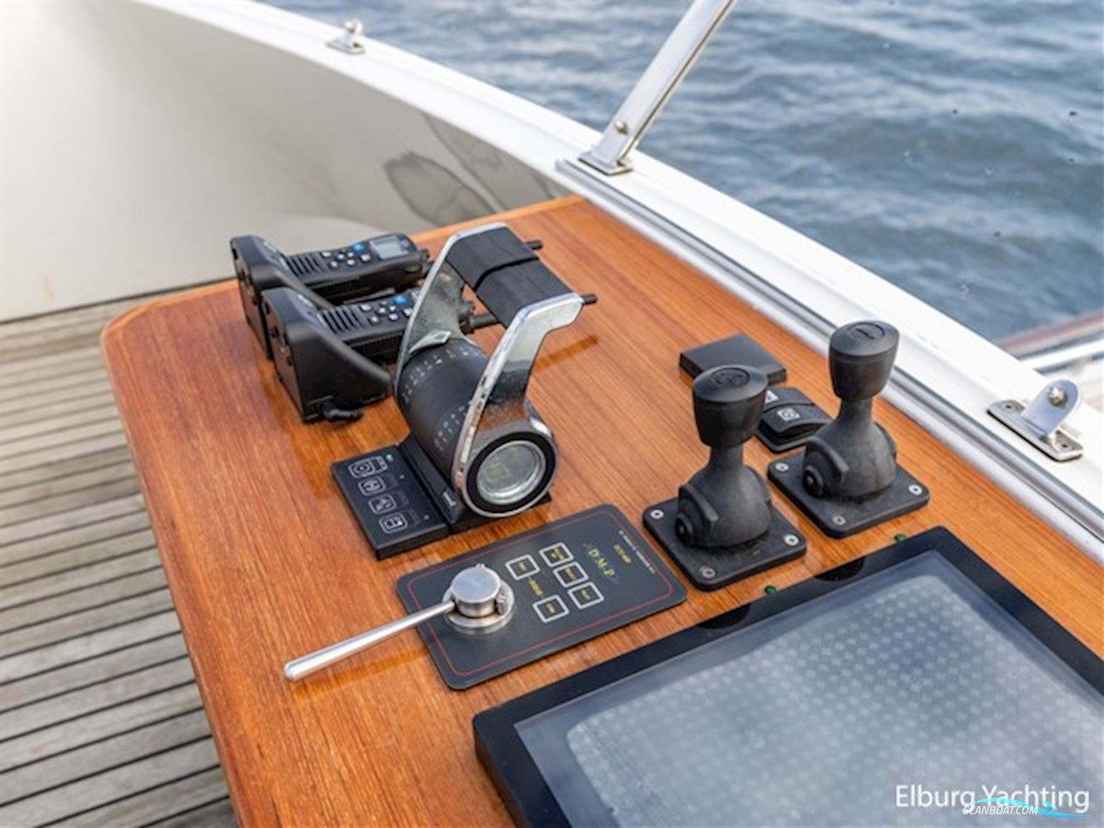 Moonen 68 - Flybridge 