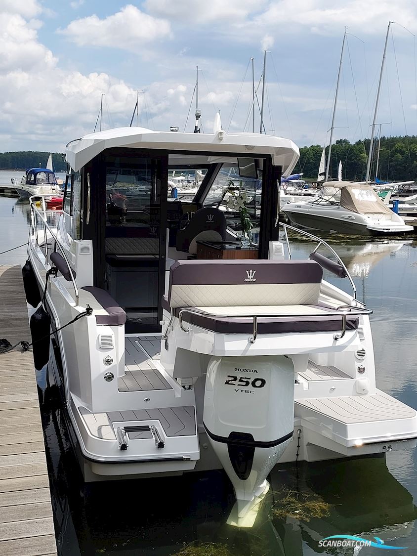 Nautic 880