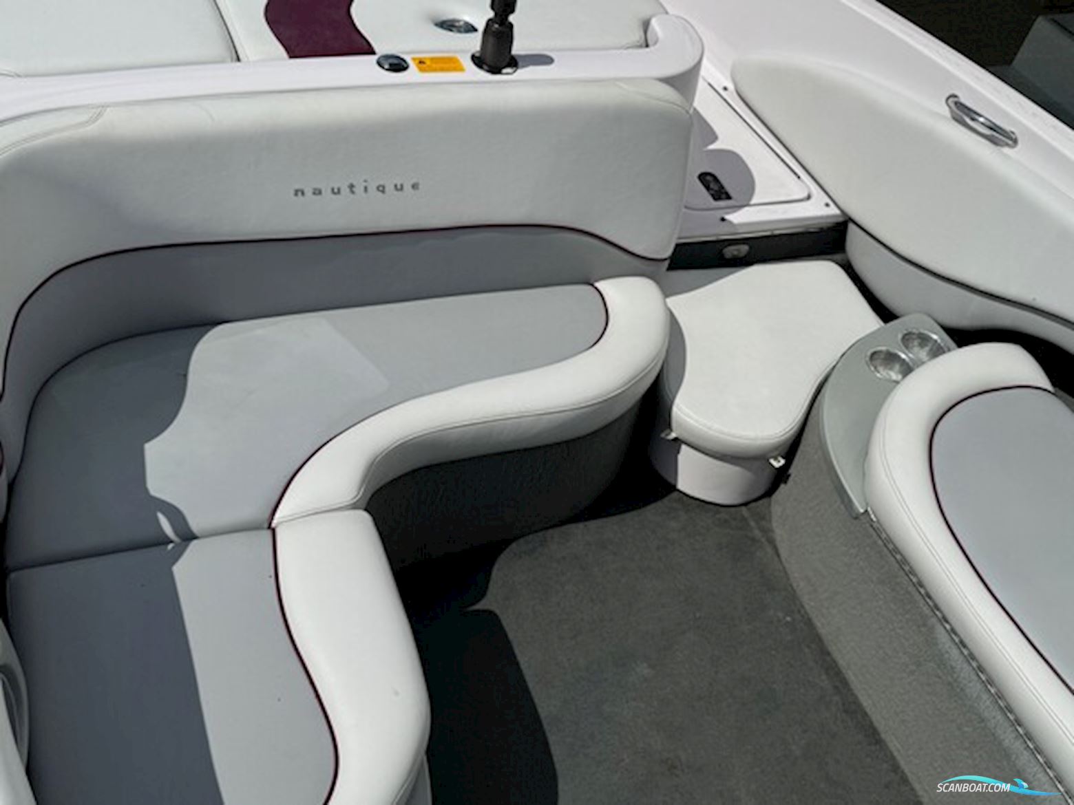 Nautique 226 Limited med 375 hk ZR6 8,1L V8 i/o og 3000 kg Humbauer bådtrailer - Engros til CVR nummer - SOLGT