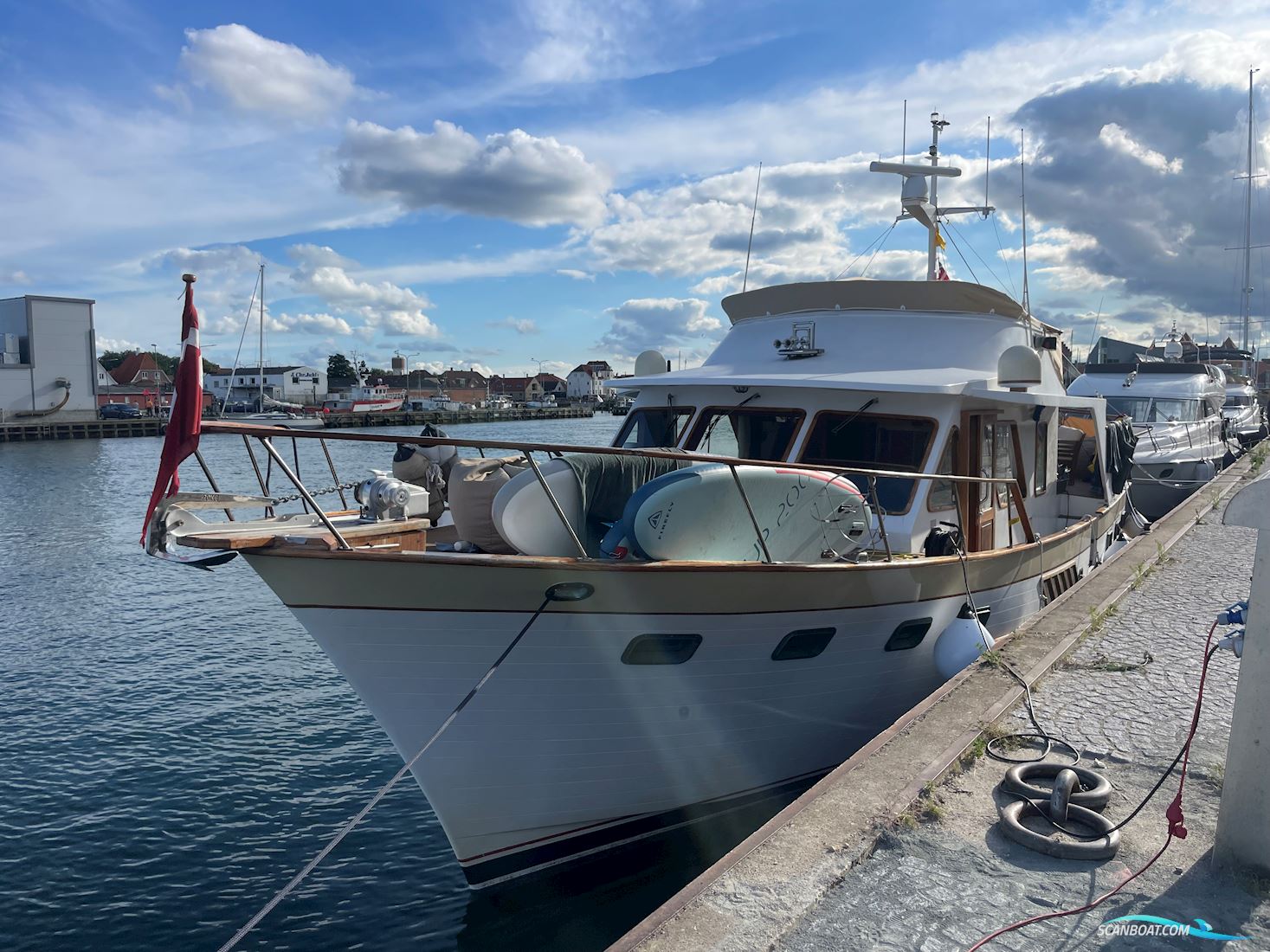 NEDSATTES 150.000kr ved hurtig handel Defever 48 Sundeck Motorboot 1985, mit Ford Sabro motor, Dänemark