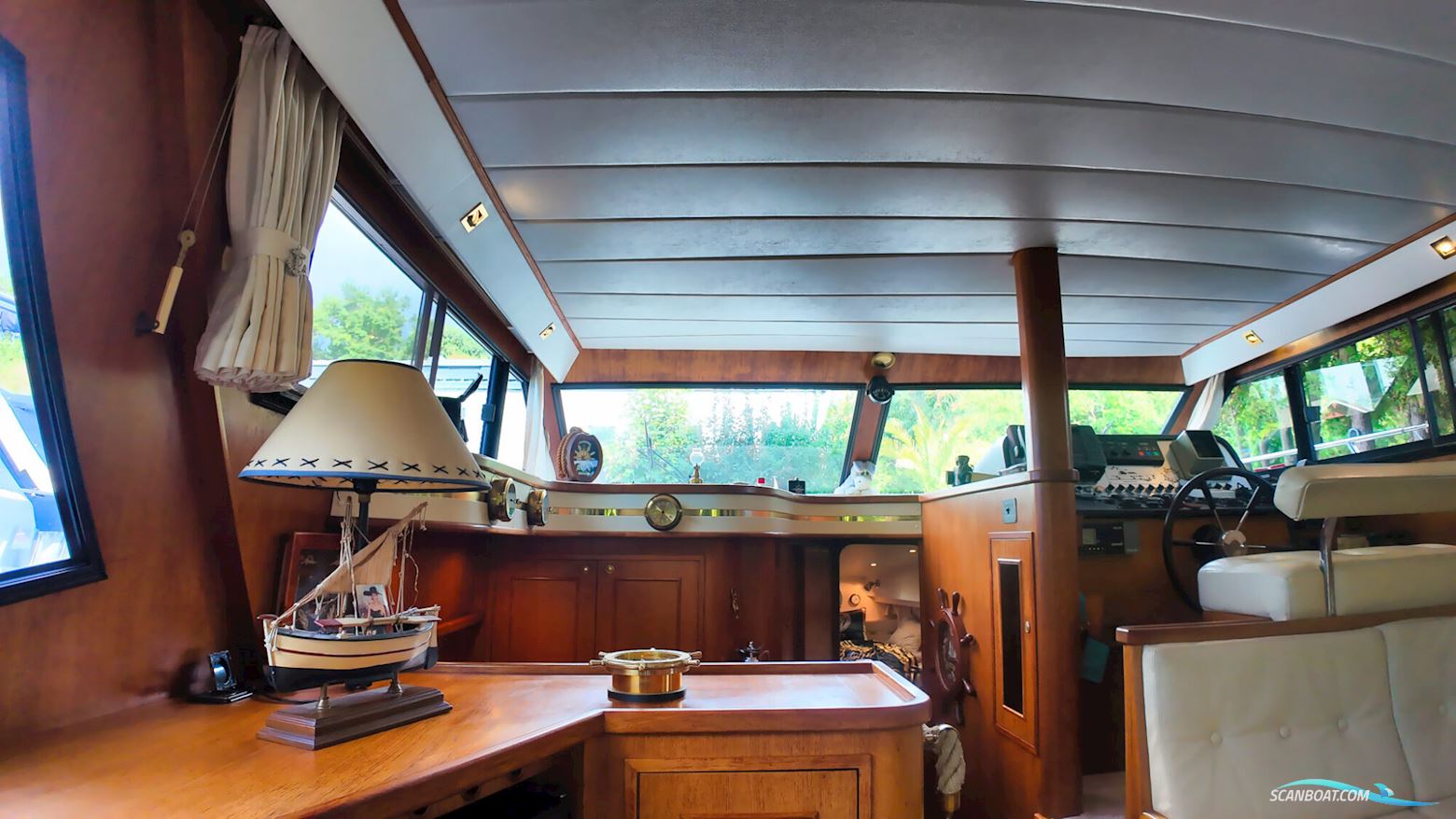 Neptunus 138 / 46 Flybridge Sedan