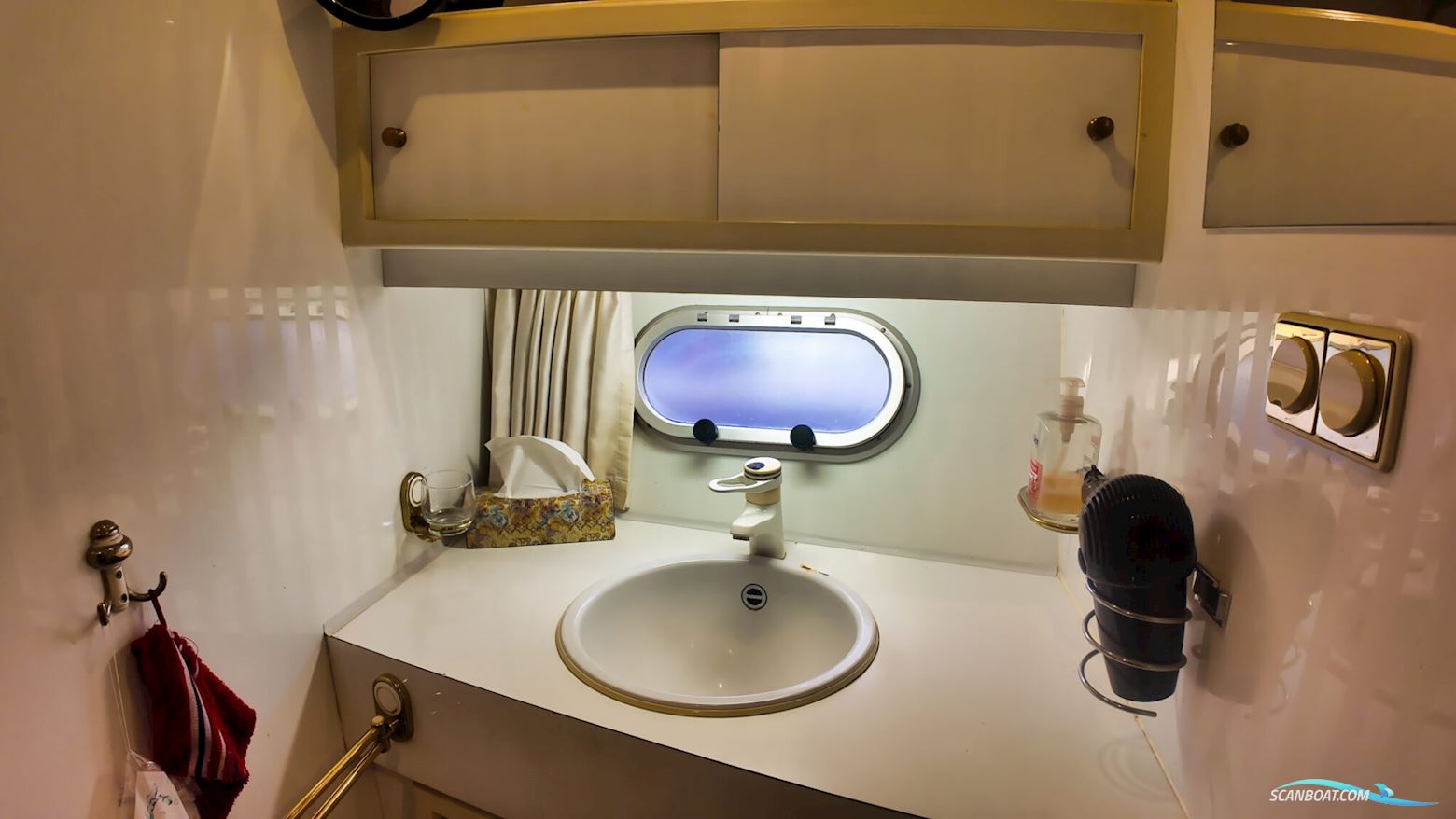 Neptunus 138 / 46 Flybridge Sedan