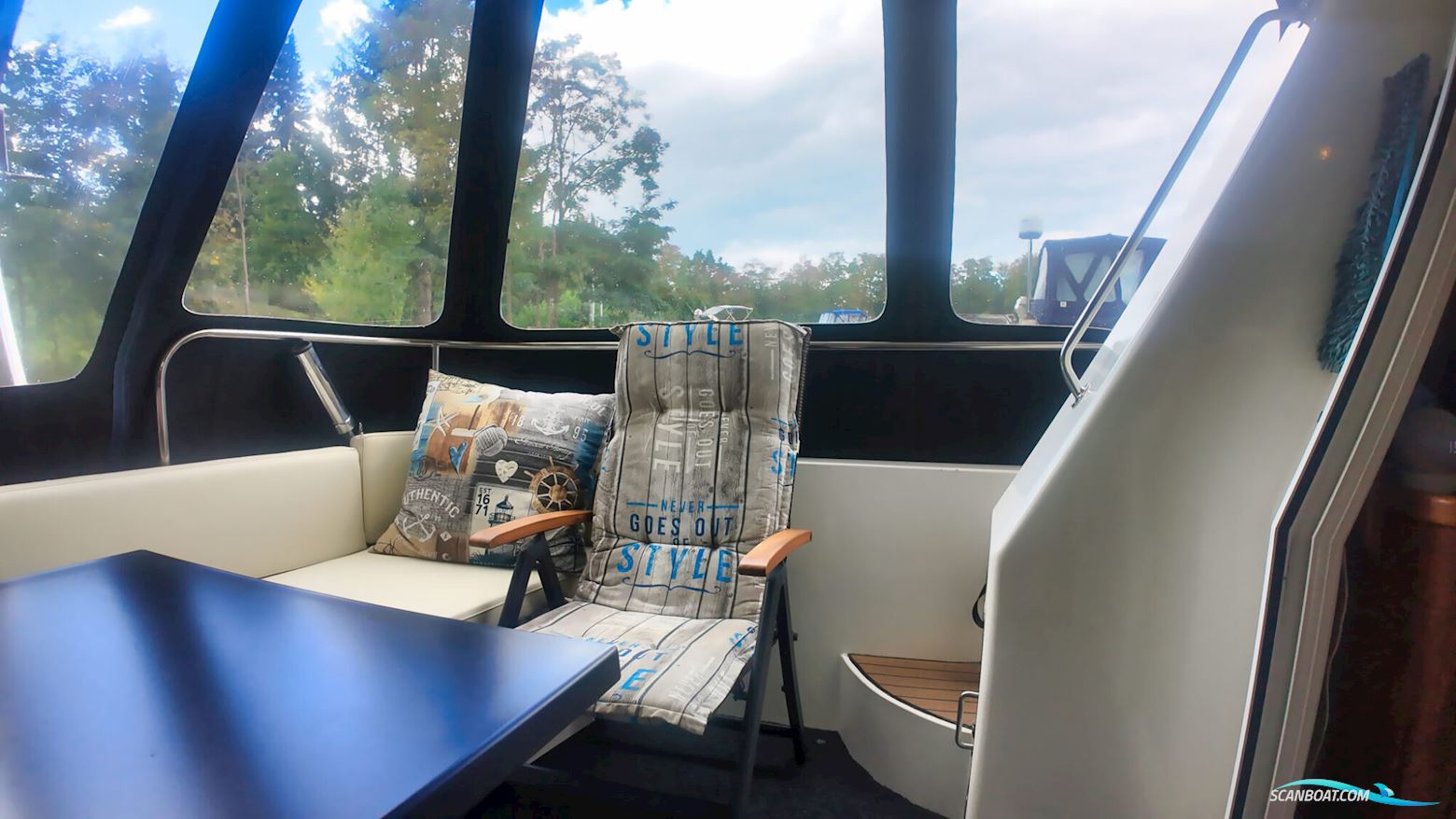 Neptunus 138 / 46 Flybridge Sedan