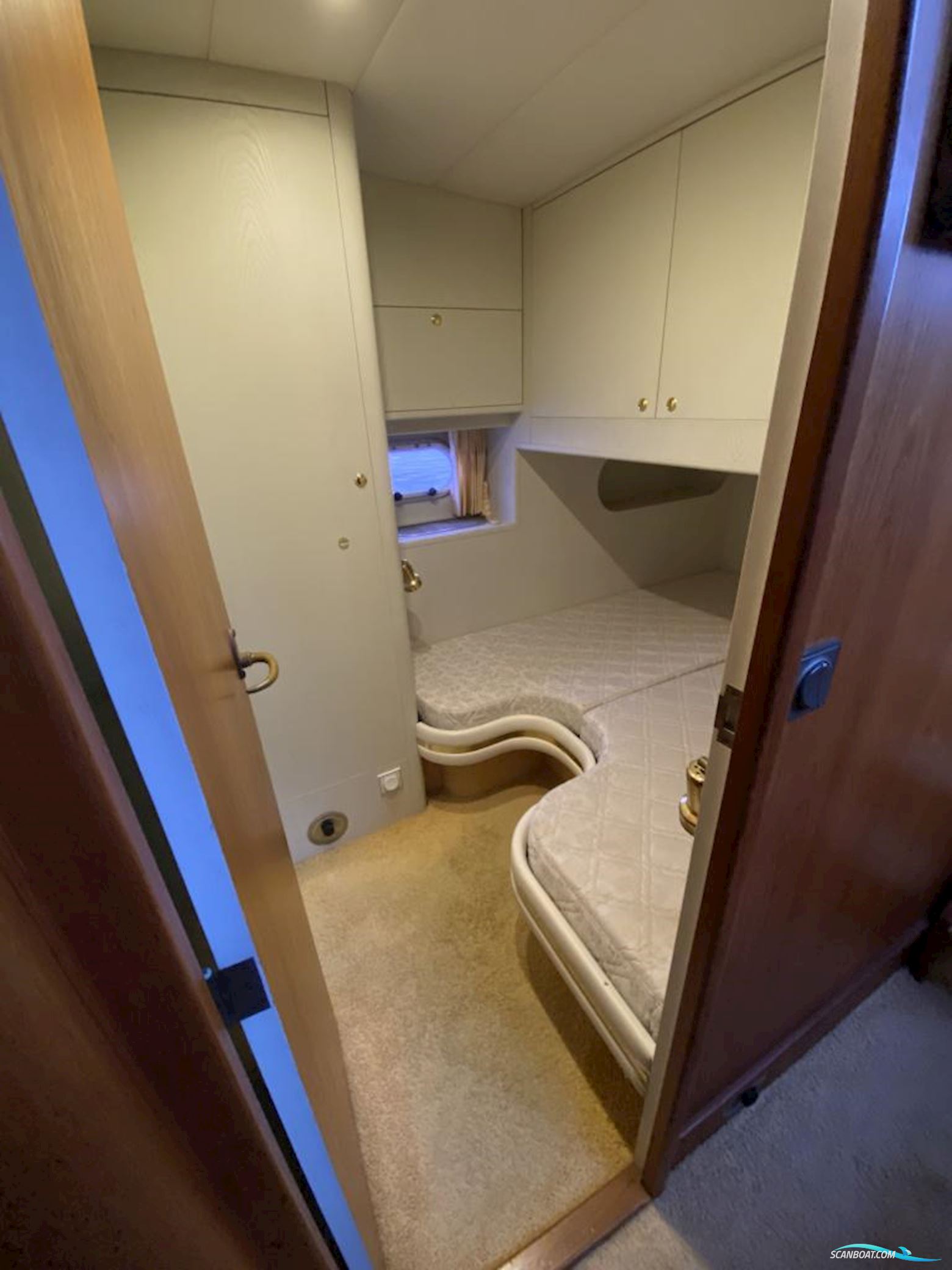 Neptunus 138 Sedan Fly