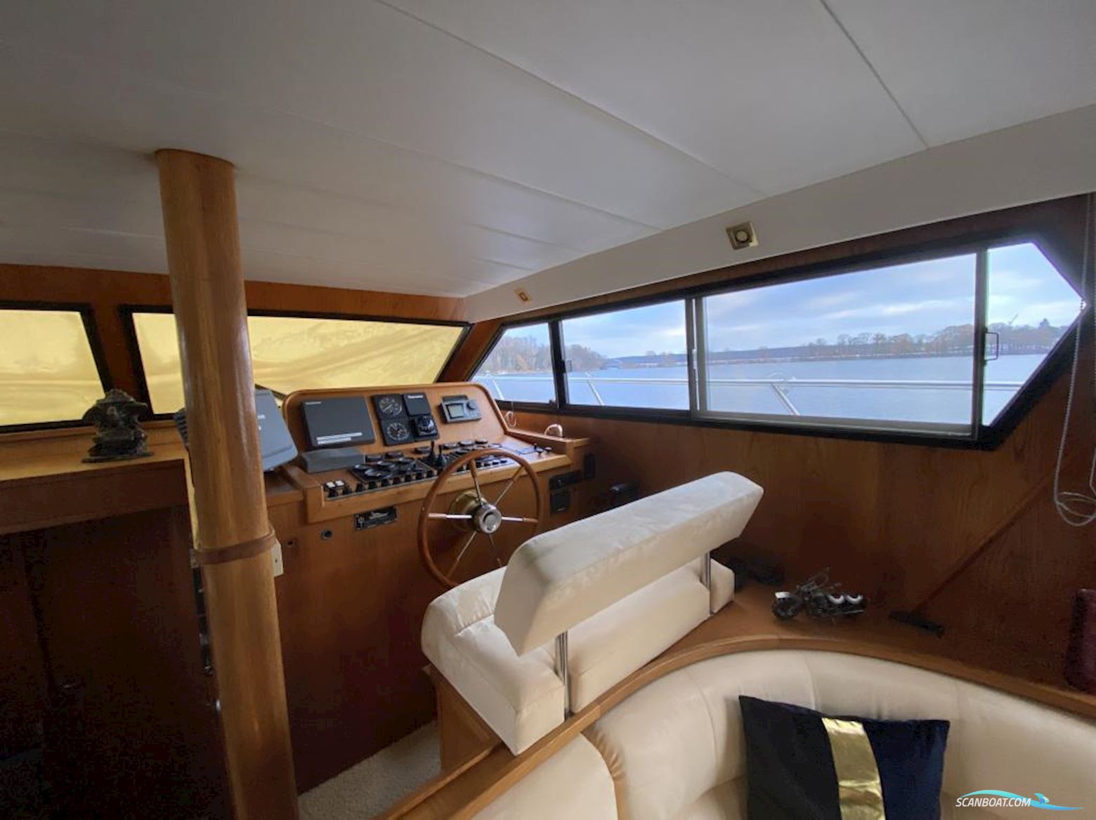 Neptunus 138 Sedan Fly