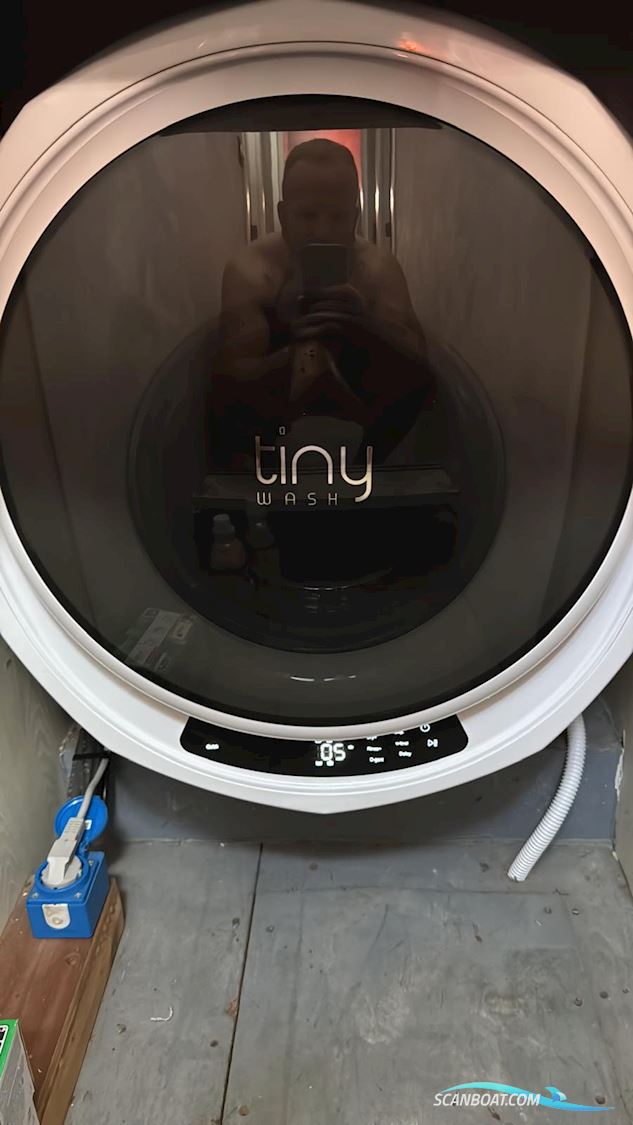 Neptunus 138 Sedan Fly