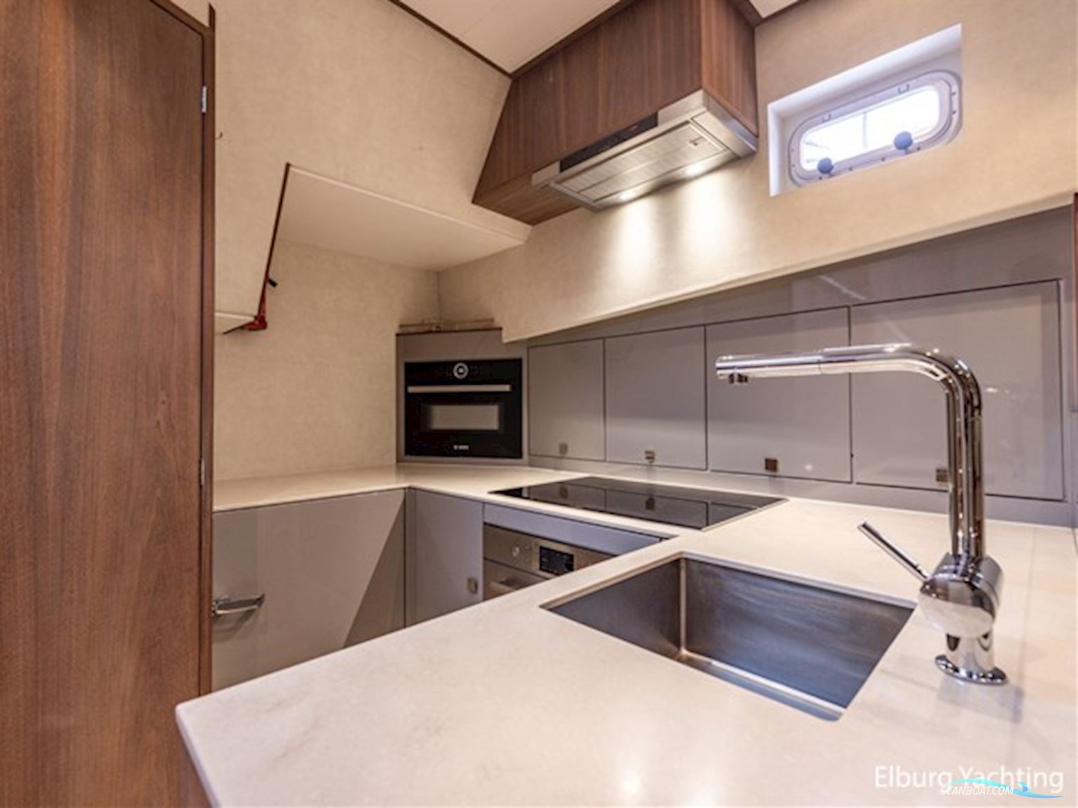 NG Explorer 50 - MY Wild Thing 