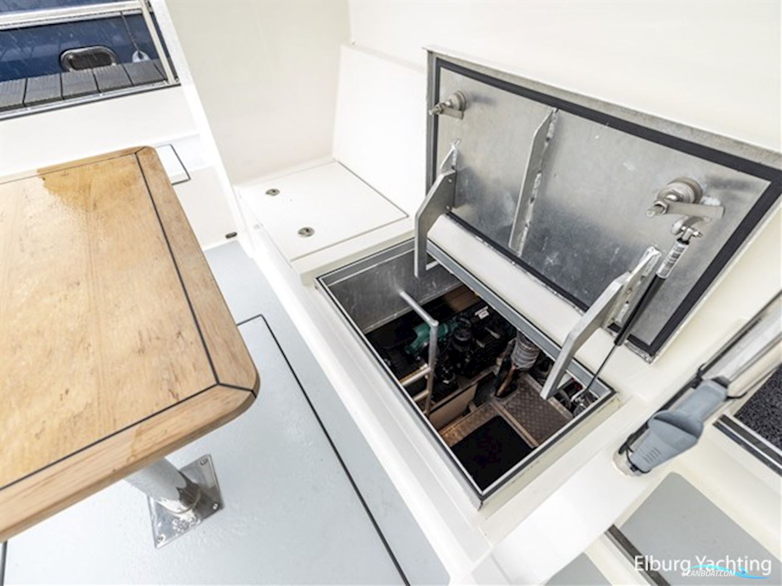 NG Explorer 50 - MY Wild Thing 